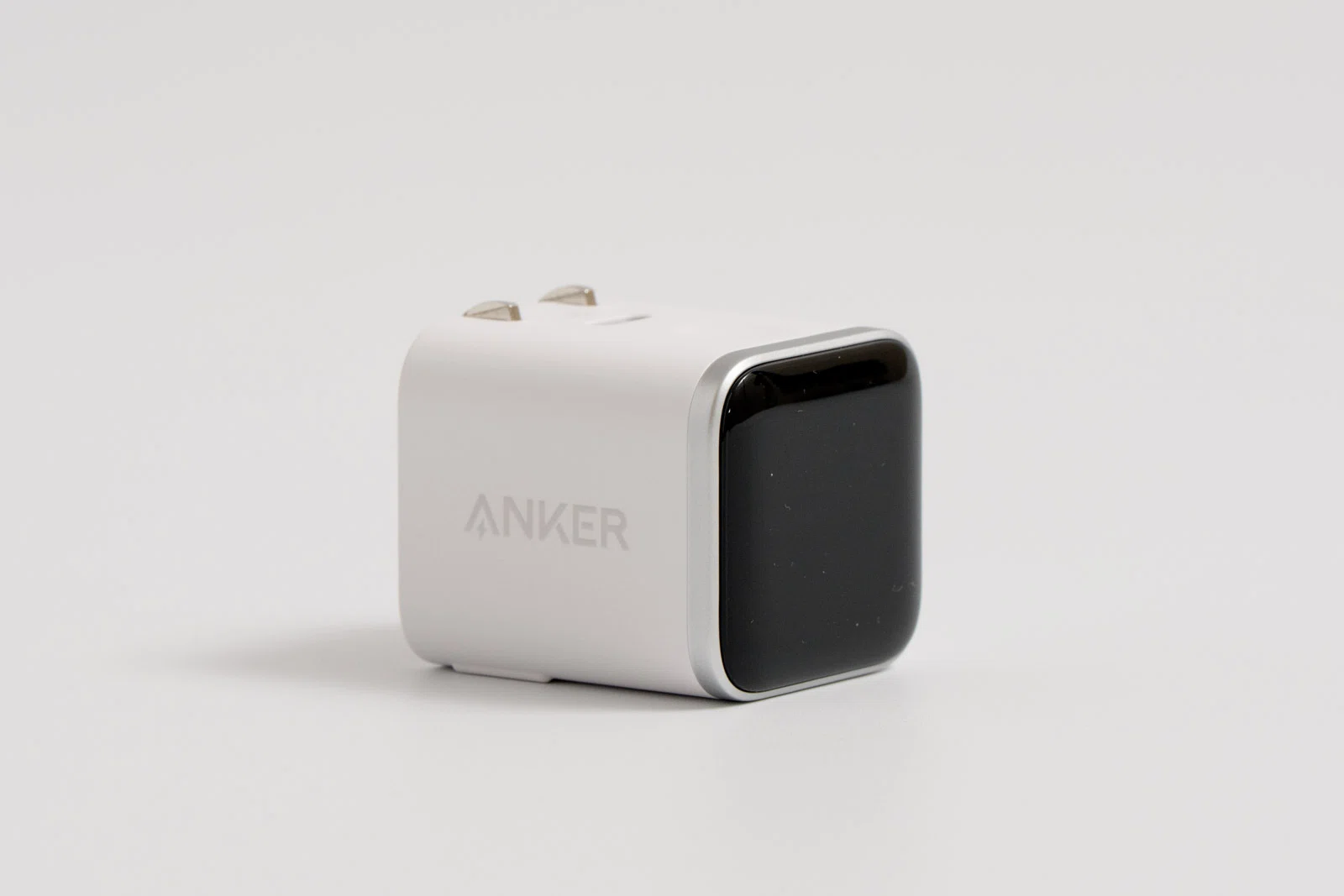 iPhoneにおすすめの充電器15選！急速充電からワイヤレス・車載まで