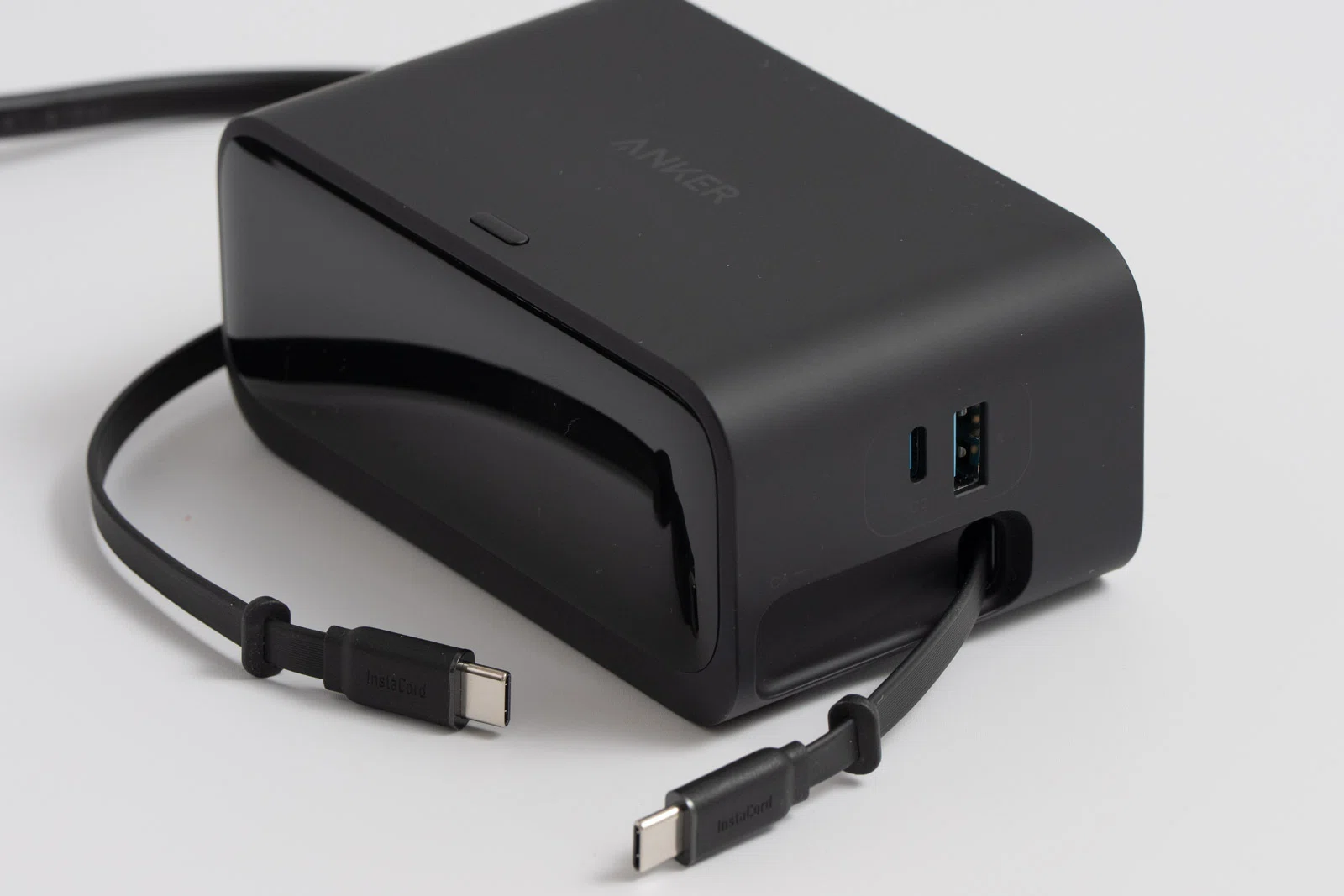 iPhoneにおすすめの充電器15選！急速充電からワイヤレス・車載まで