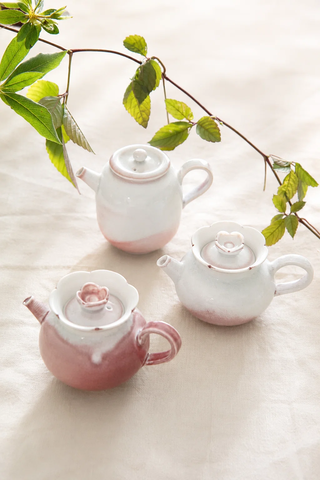 台湾茶器　ヴィンテージティーポット荷花 台湾茶器展「火花」 －－土と火から生まれた器が、茶と人に出会うとき