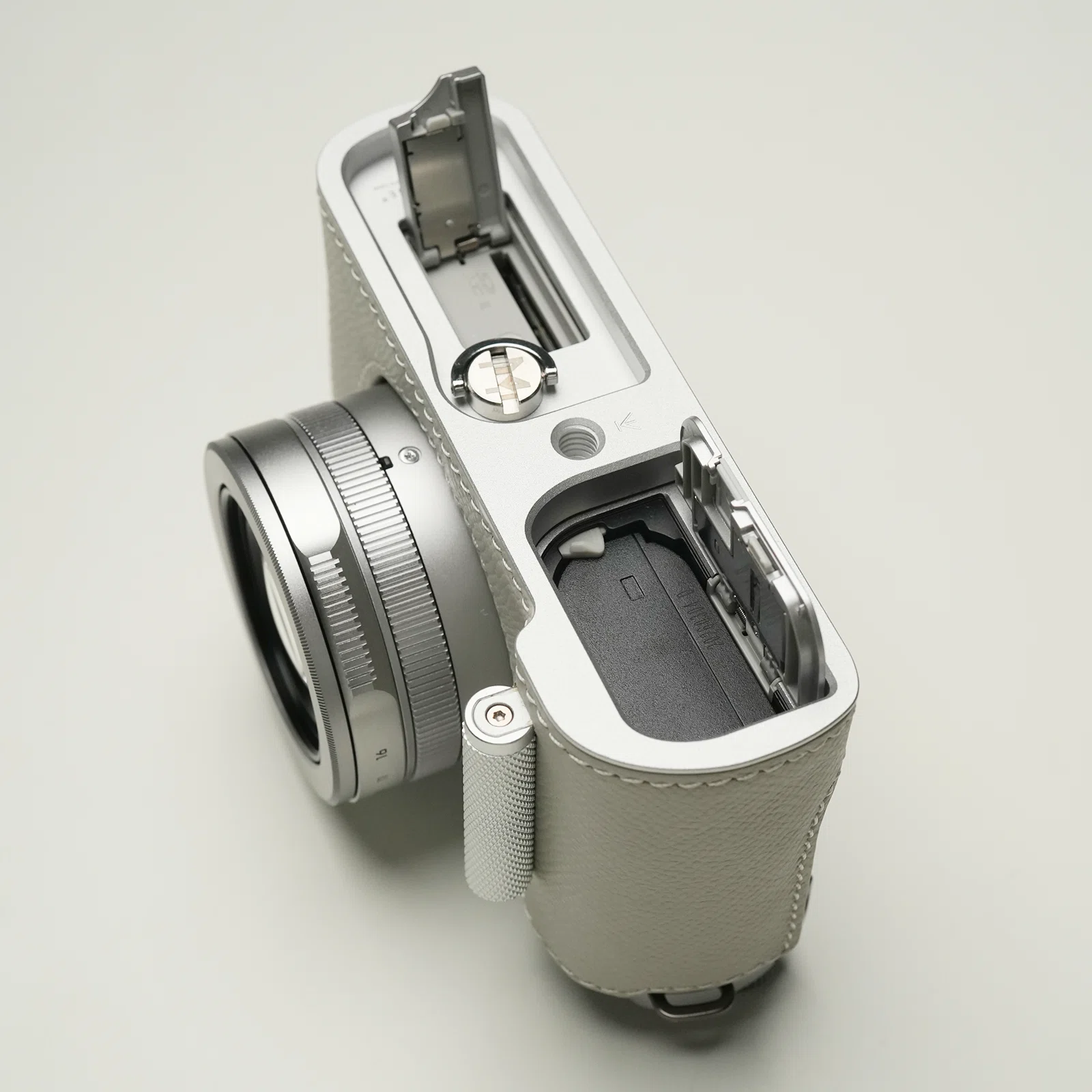 プレスリリース】 MR.STONE、Panasonic LUMIX L10専用レザーケースを
