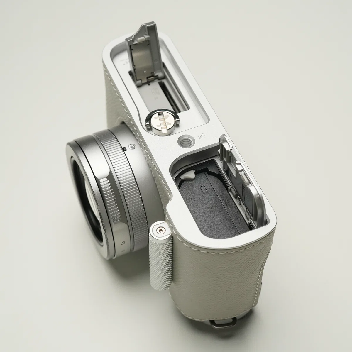 プレスリリース】 MR.STONE、Panasonic LUMIX L10専用レザーケースを