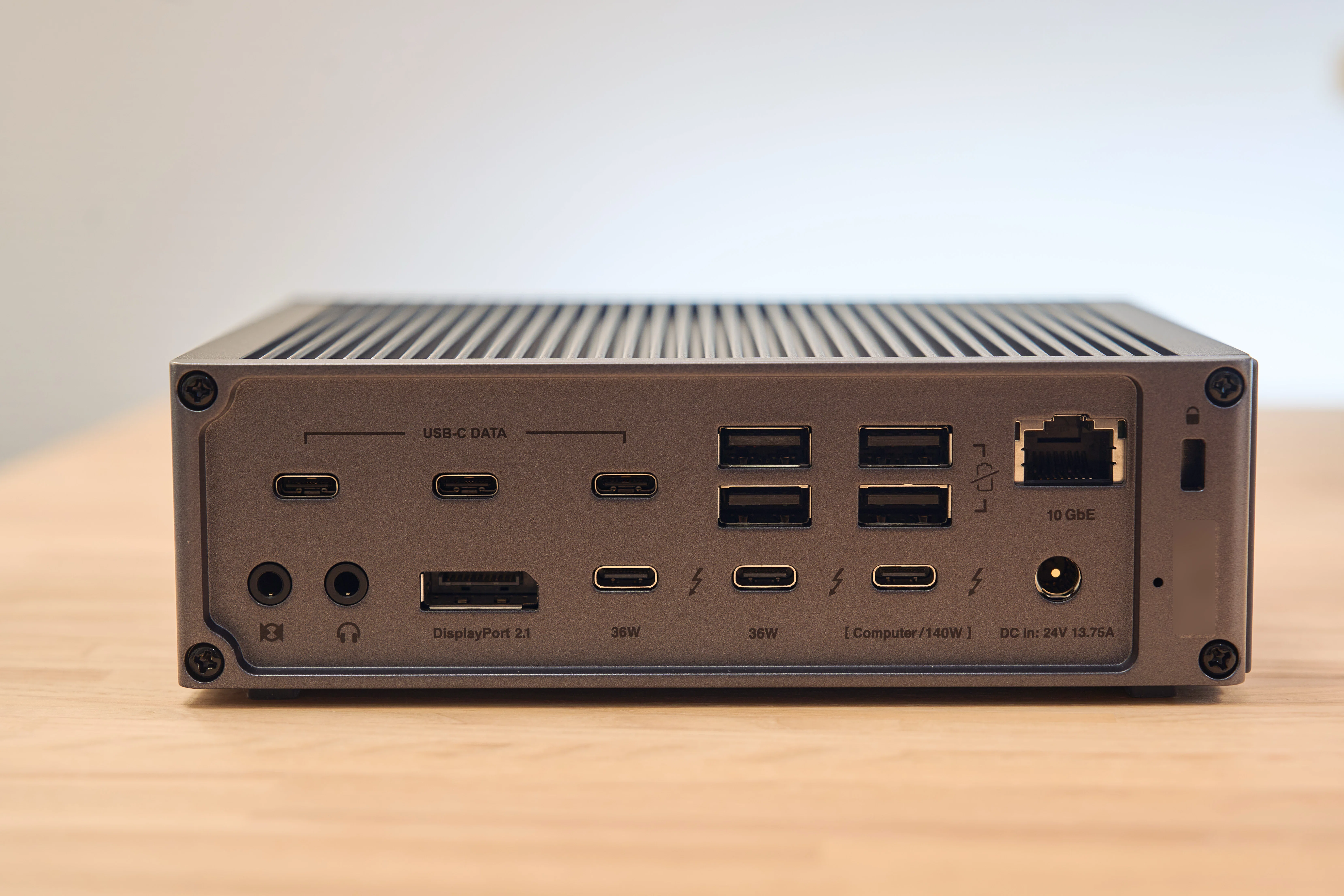 CalDigit TS5 Plus レビュー | 10GbE搭載の最強ドッキングステーション