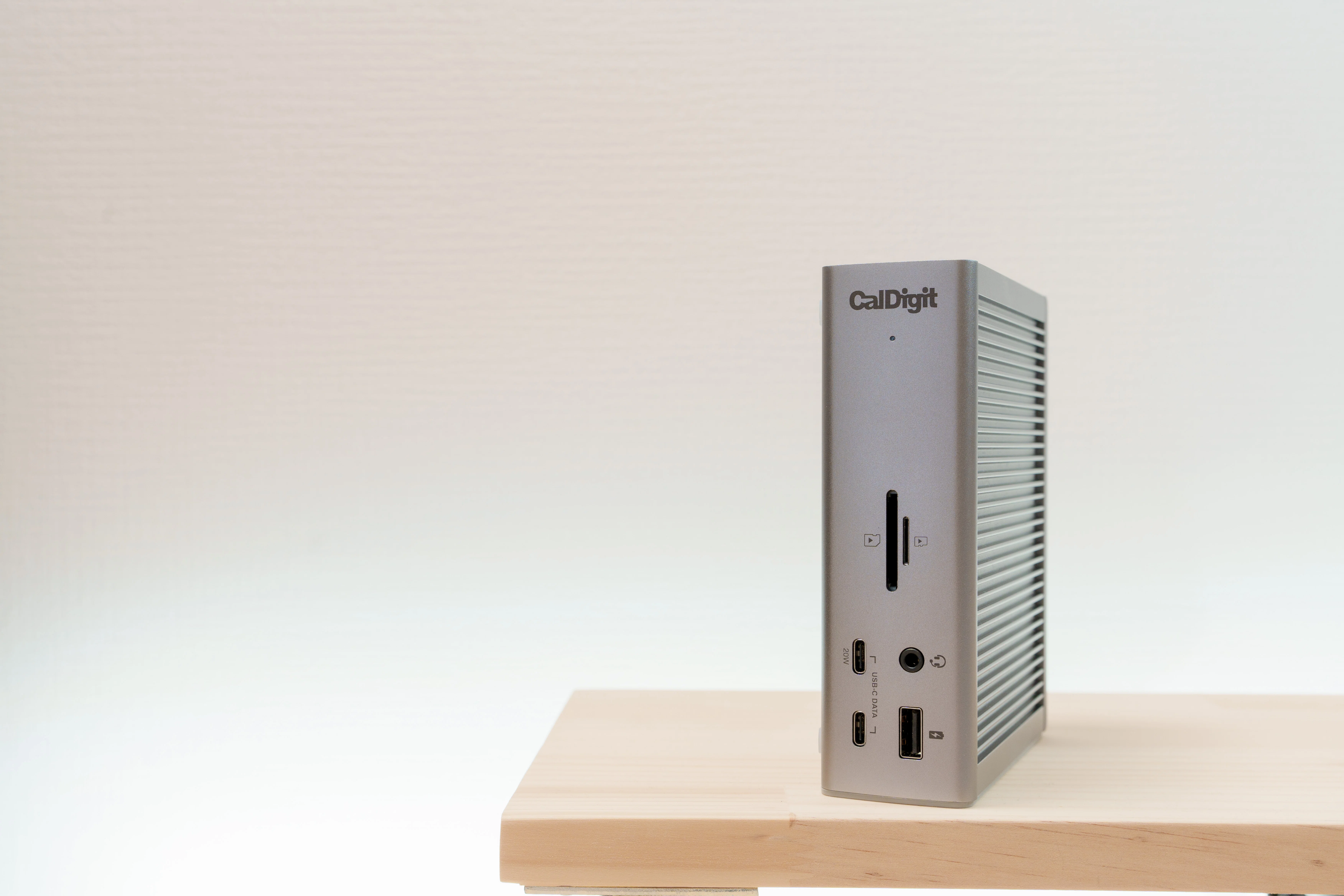 CalDigit TS5 Plus レビュー | 10GbE搭載の最強ドッキングステーション