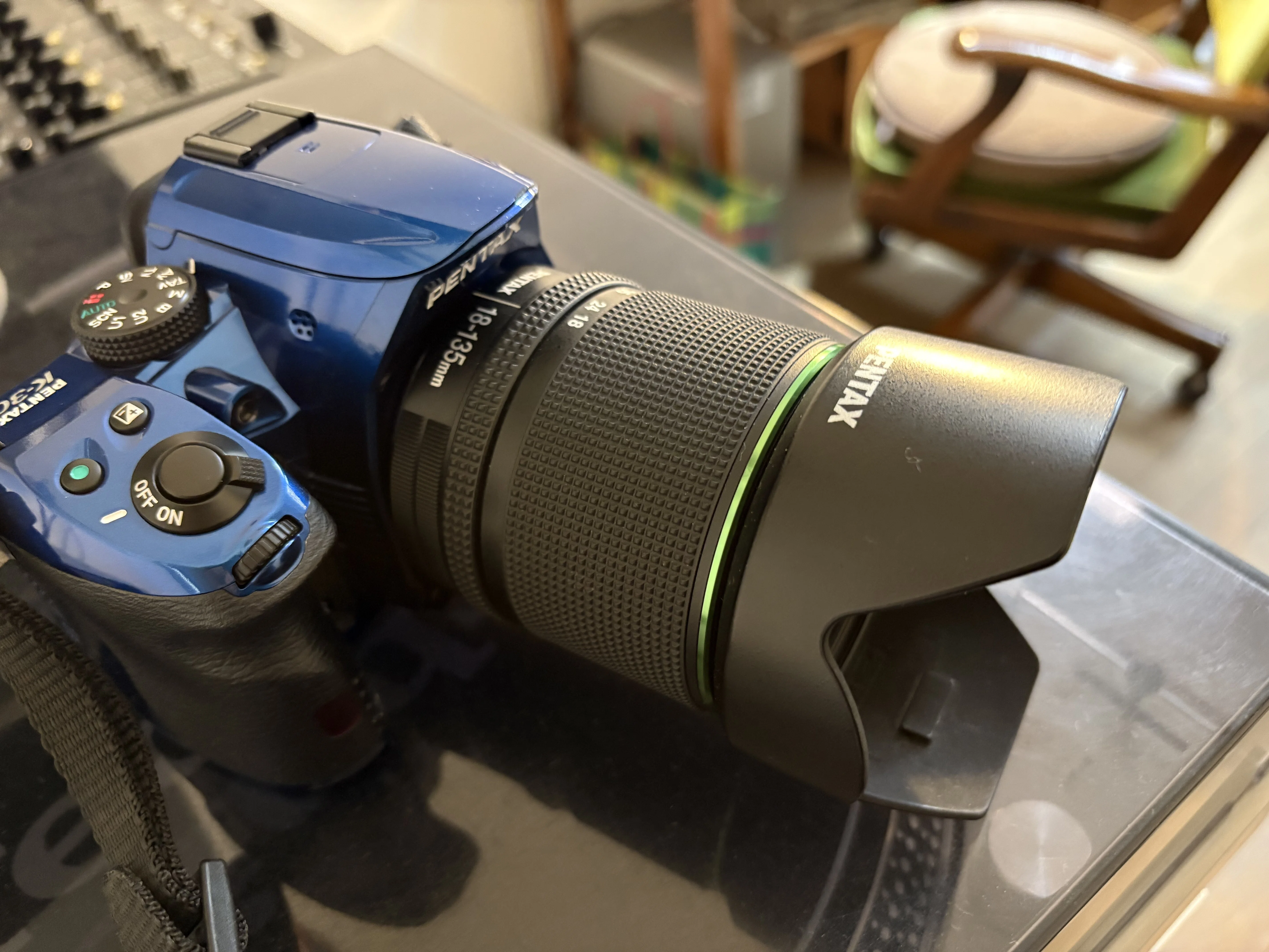 奇抜なデザインに惚れた。PENTAX K-30｜ちっしー
