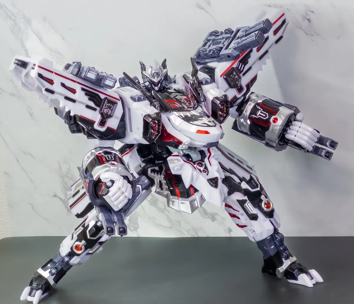 韓国の超弩級男児向けロボット玩具「タイラント・ゼロ」がすごすぎる