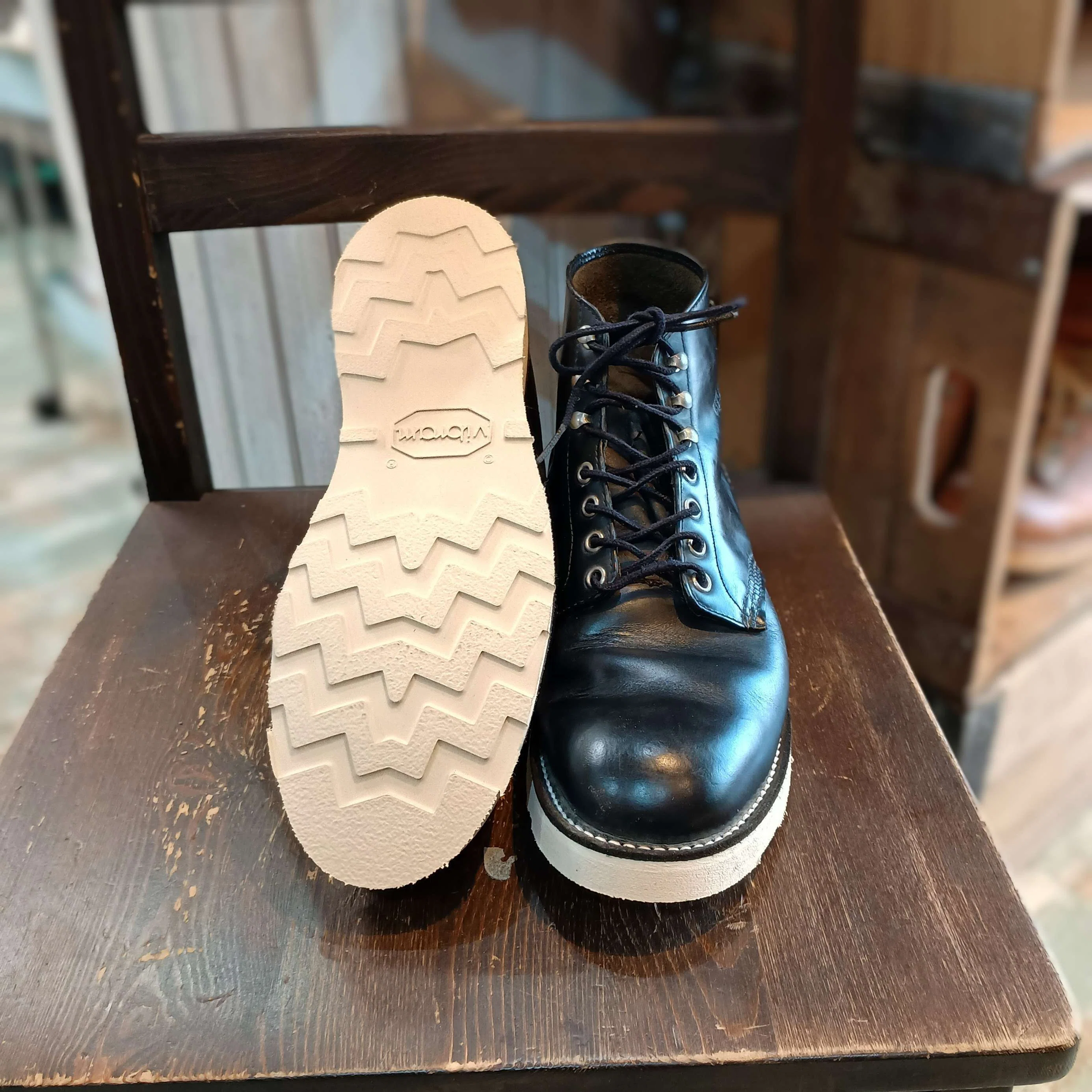 Resole/ソールカスタム】Red Wing#8165+vibram#4014｜CREA Repair