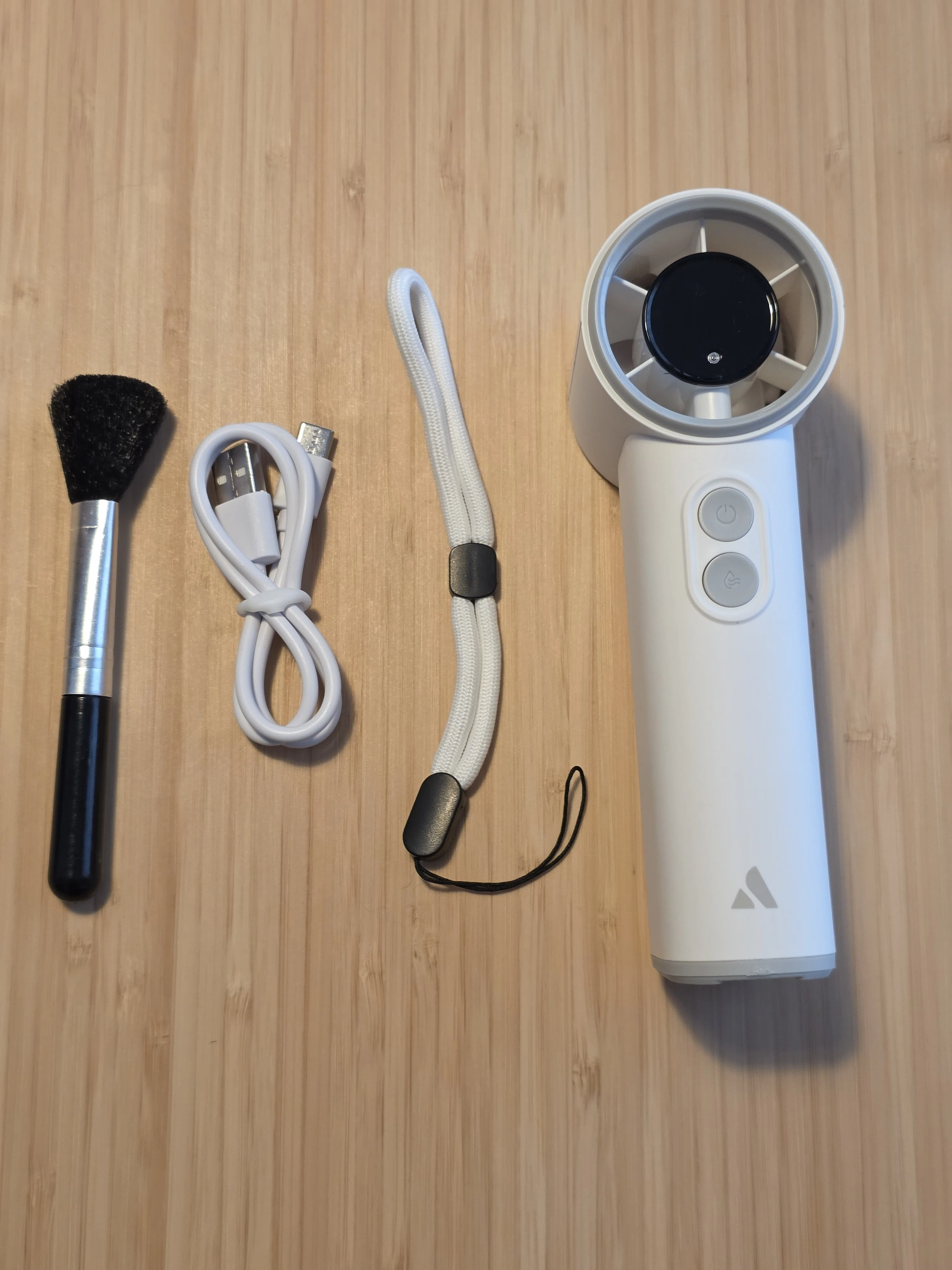 酷暑を乗り切るAecoolyのハンディファン2製品を紹介｜いおり