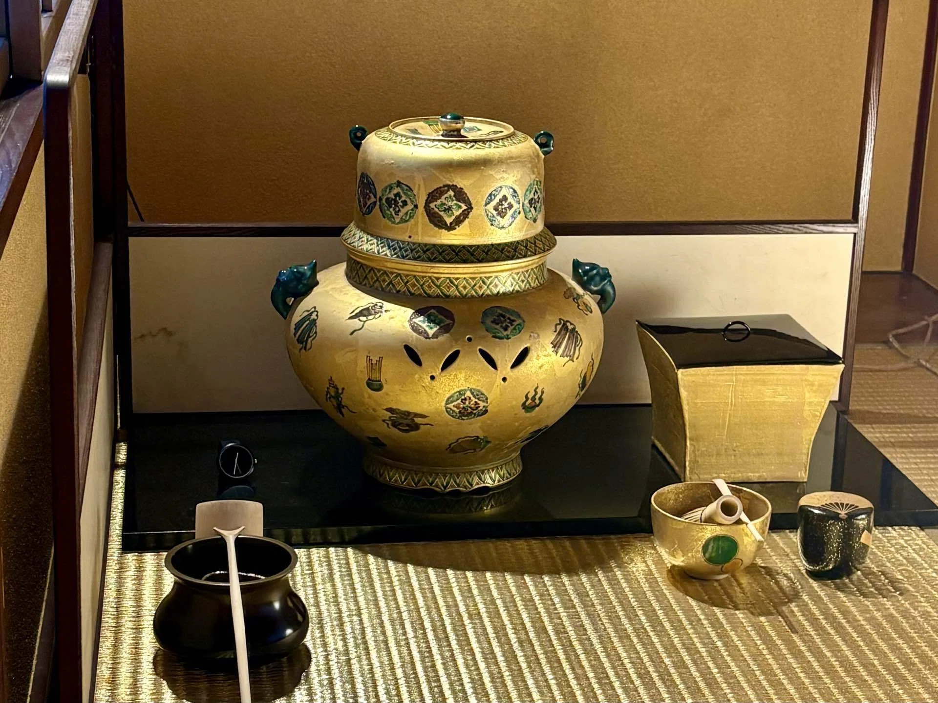 【侘び寂びの美】古薩摩焼 六角形 茶碗 / 金継ぎの景色 箱付き 侘び寂びの美】古薩摩焼 六角形 茶碗 / 金継ぎの景色 箱付き 侘び寂び