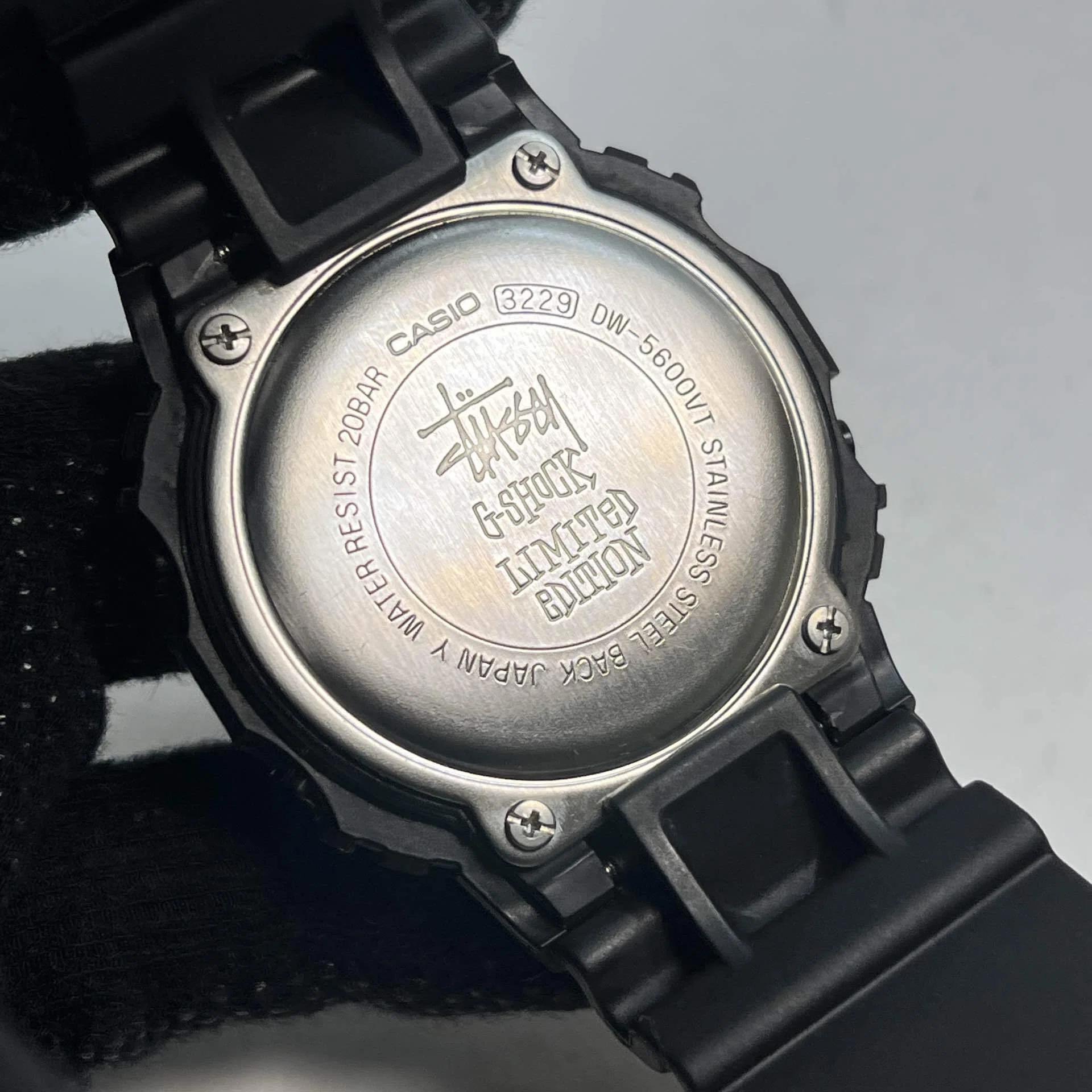 ストリートの覇者が宿るスクエア。G-SHOCK「DW-5600VT STUSSYコラボ