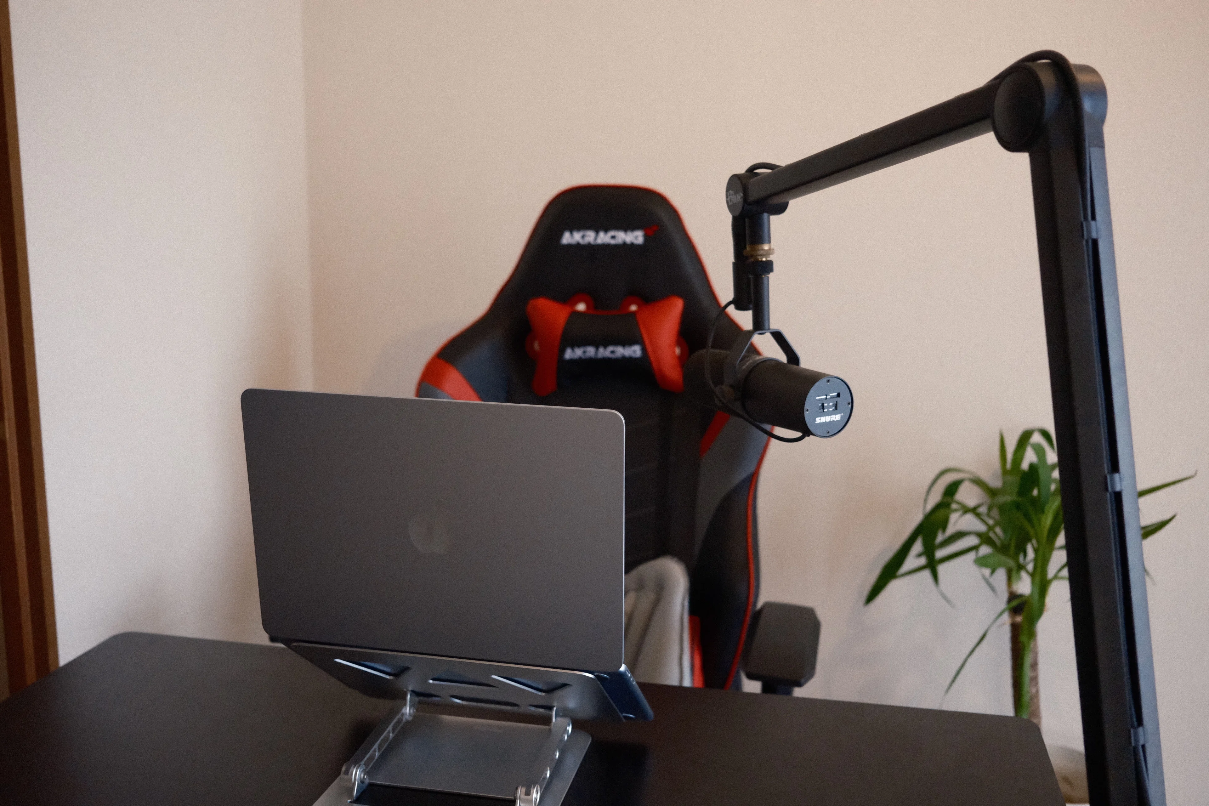 私のPCデスク周りの便利グッズ・おすすめガジェット愛用品12選【写真