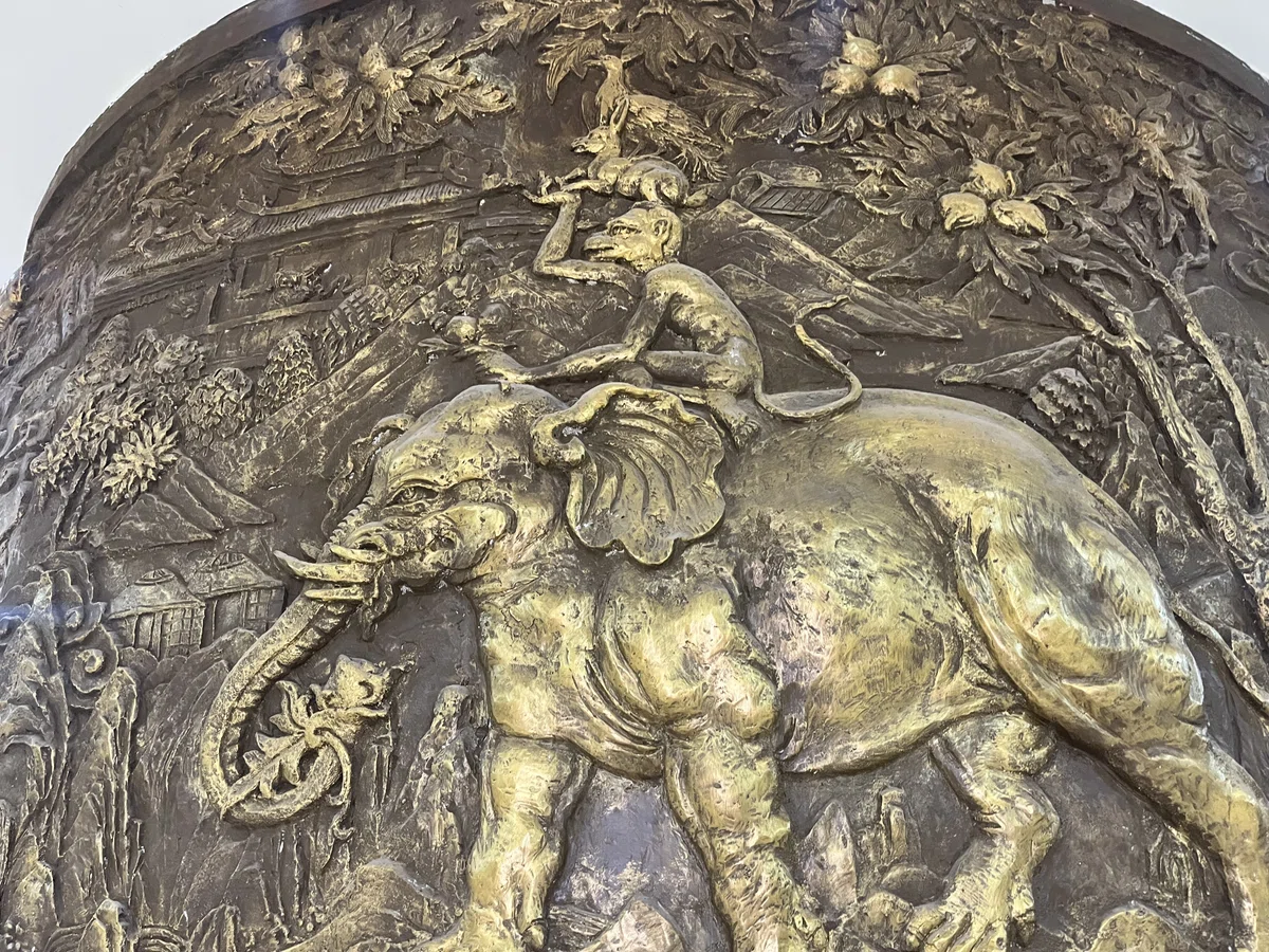 彫刻 金属 柱 4匹 動物 四羽合