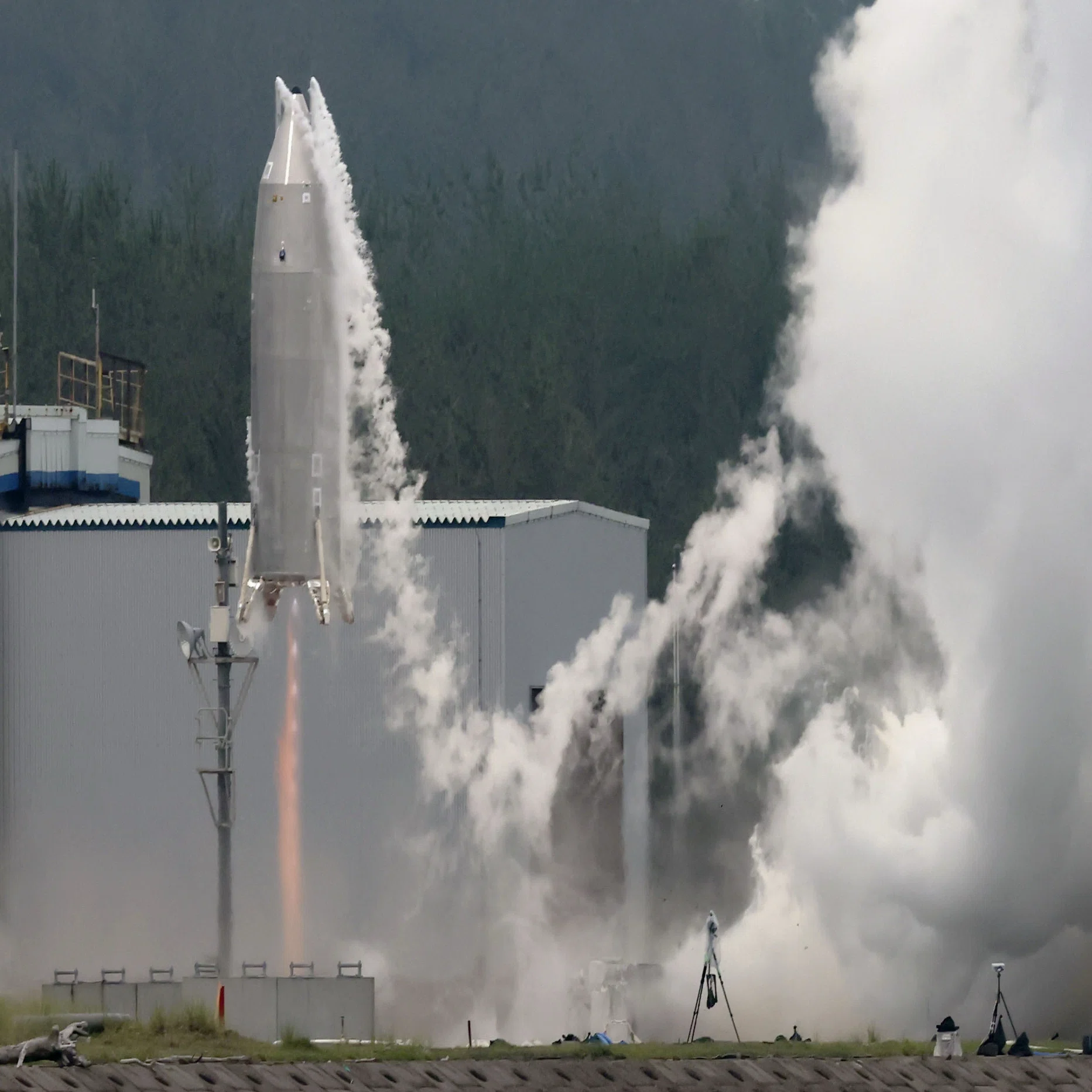 JAXAの再使用型ロケット「RV-X」、ついに初飛行試験に成功！｜平岡憲人