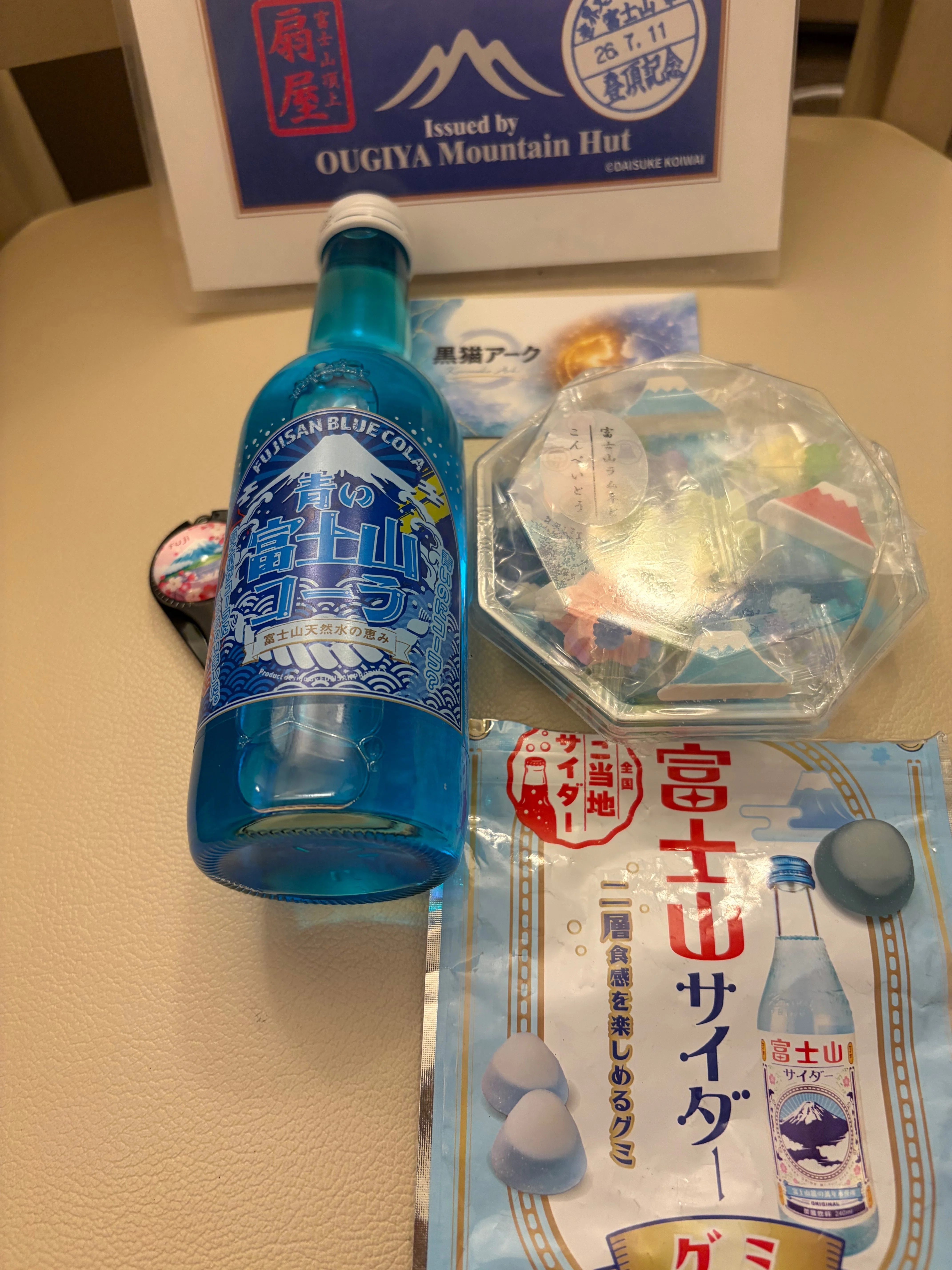 富士さん専用 富士山の頂上で、すべての子供たちののびのびした未来を祈った特別な1