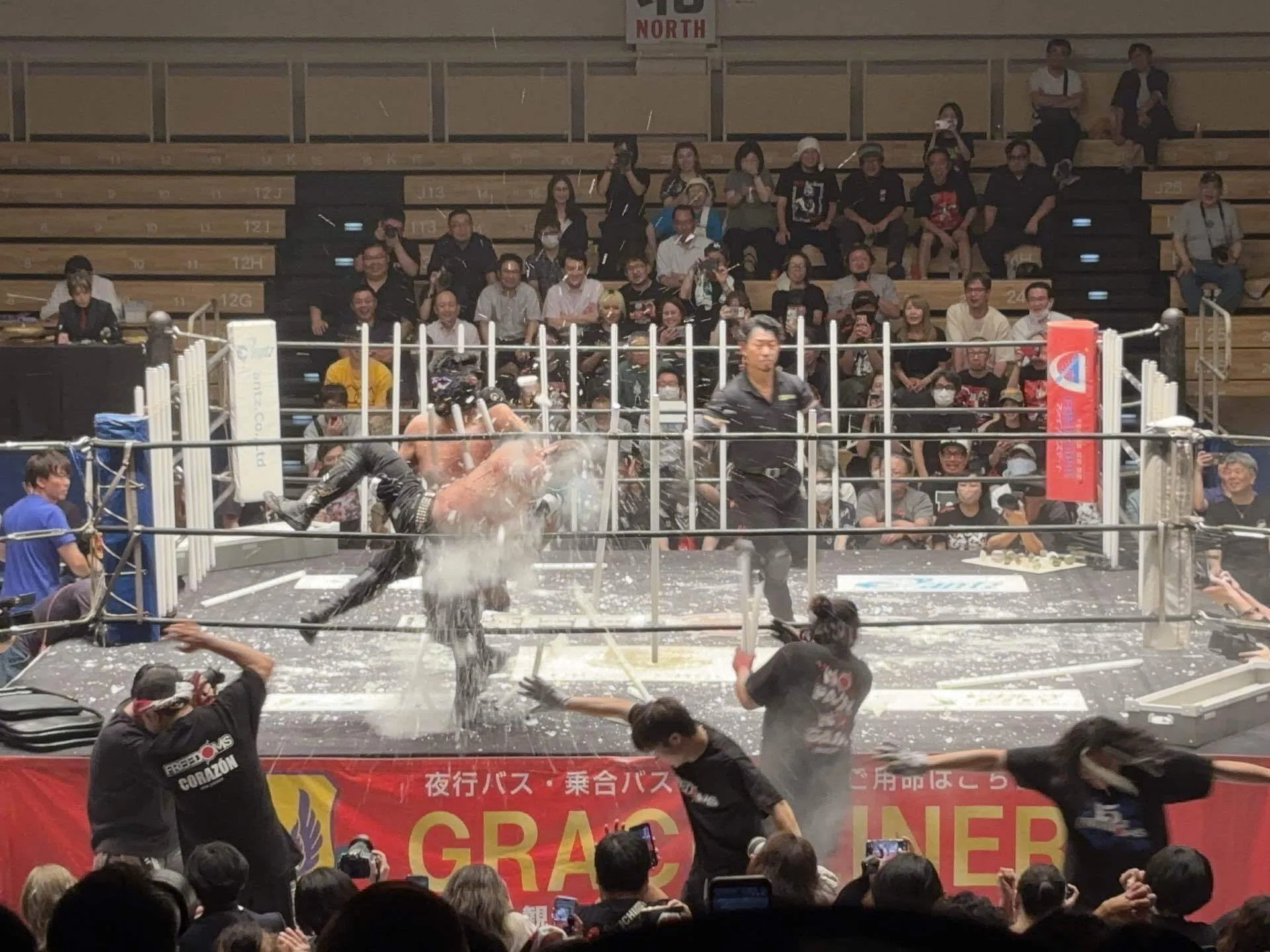 君はプロレスの「デスマッチ」を観戦したことがあるか！？｜KT