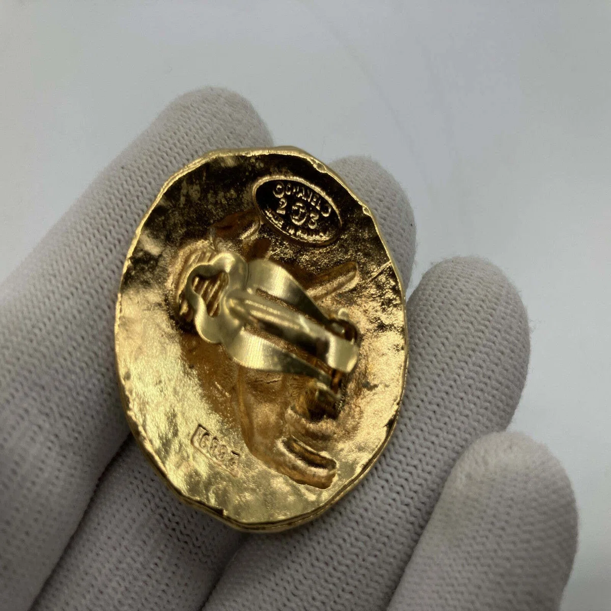 CHANEL 93A Lion Motif Clip Earring Gold Large 3.7cm Single Vintage 