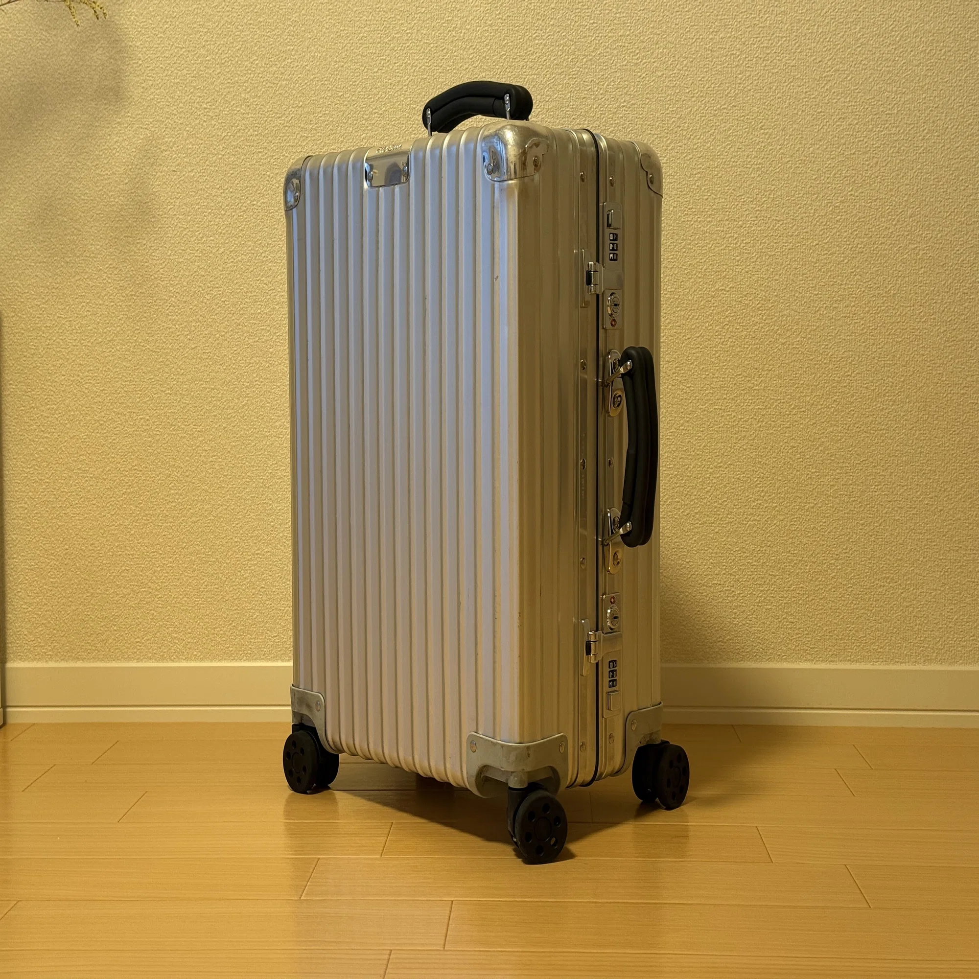 RIMOWA】高いけど、所有欲は満たされる。「Classicキャビン」を2年使っ