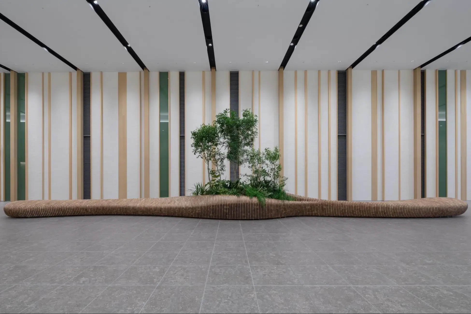 コクヨとVUILDが共創した大型ベンチ「GGO Biomorphic Lobby Furniture