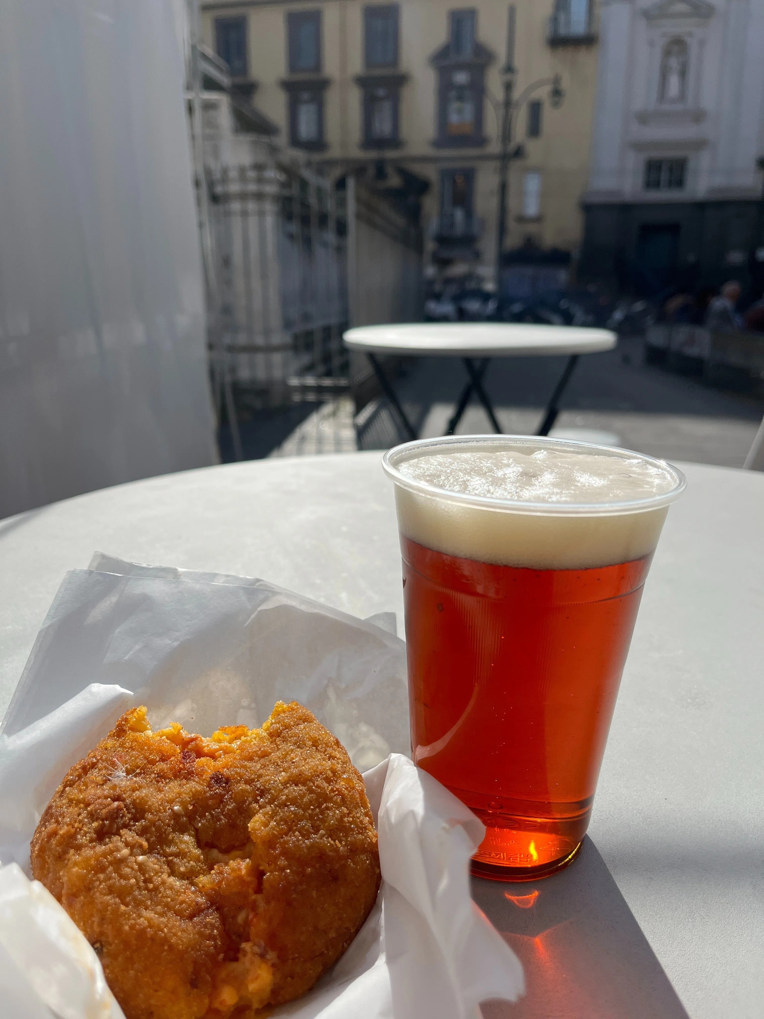 マリオと旅するイタリア［2日目-4］ナポリの屋台でちょい飲み、のち