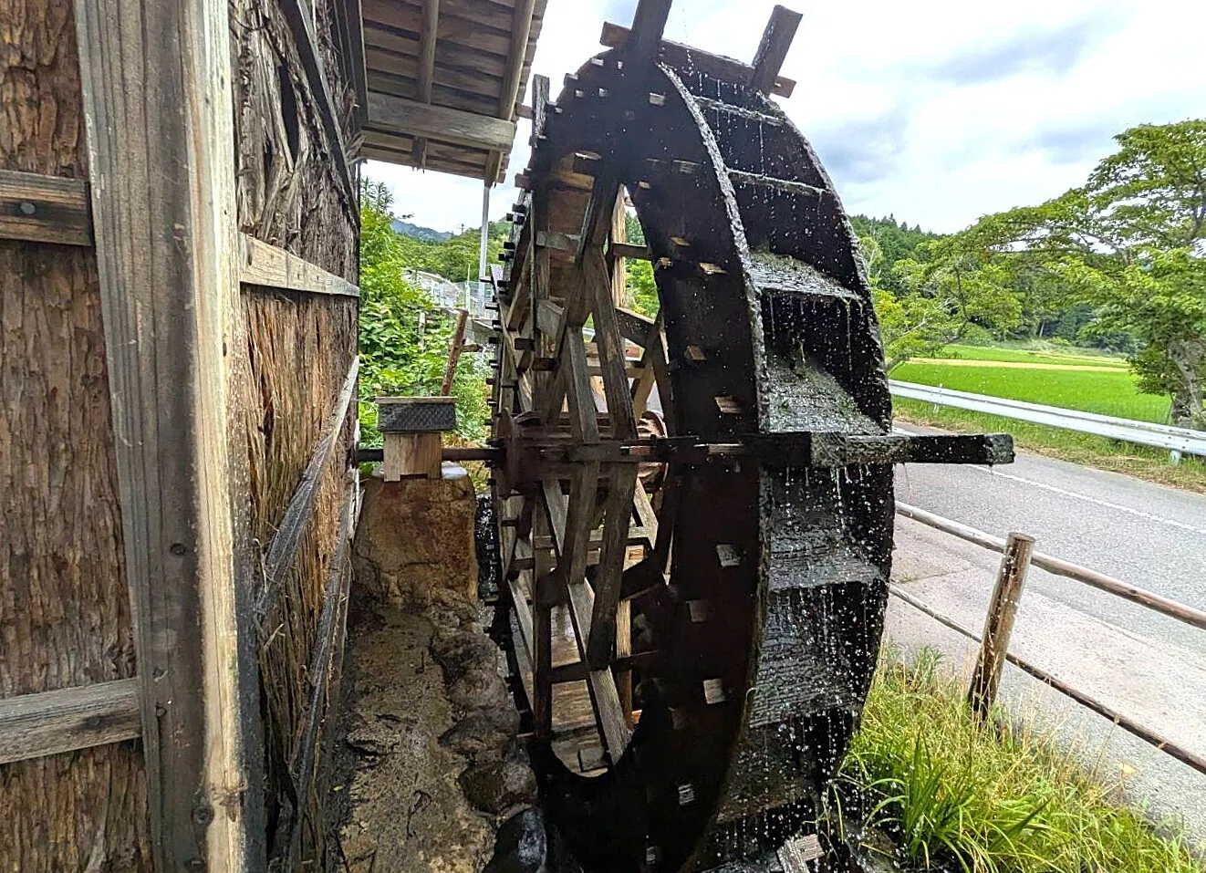 子延 (ねのび) の水車】｜ぐるぐる