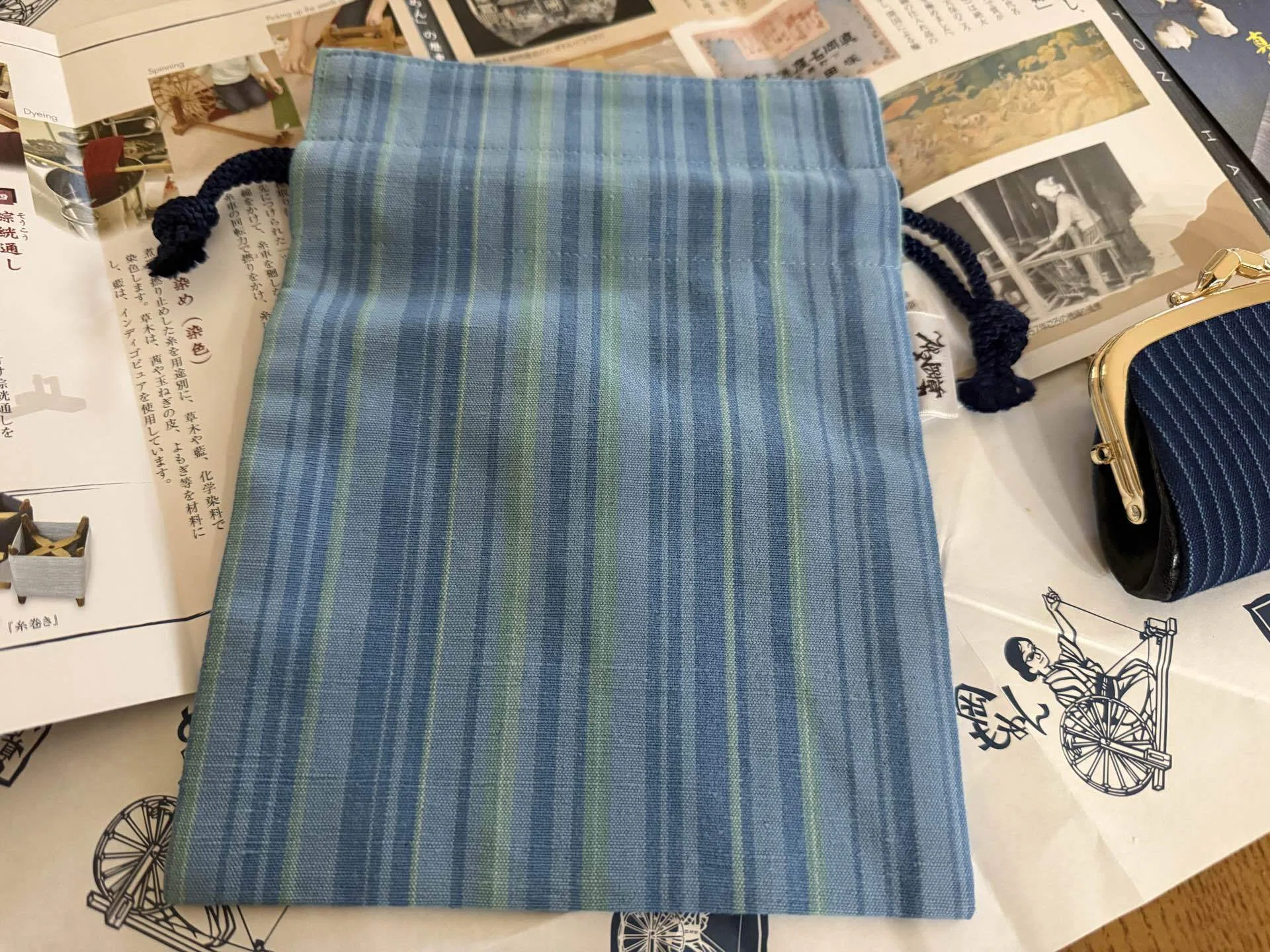 栃木県の伝統工芸品「真岡木綿の巾着袋とくし型小銭入れ」by メディア