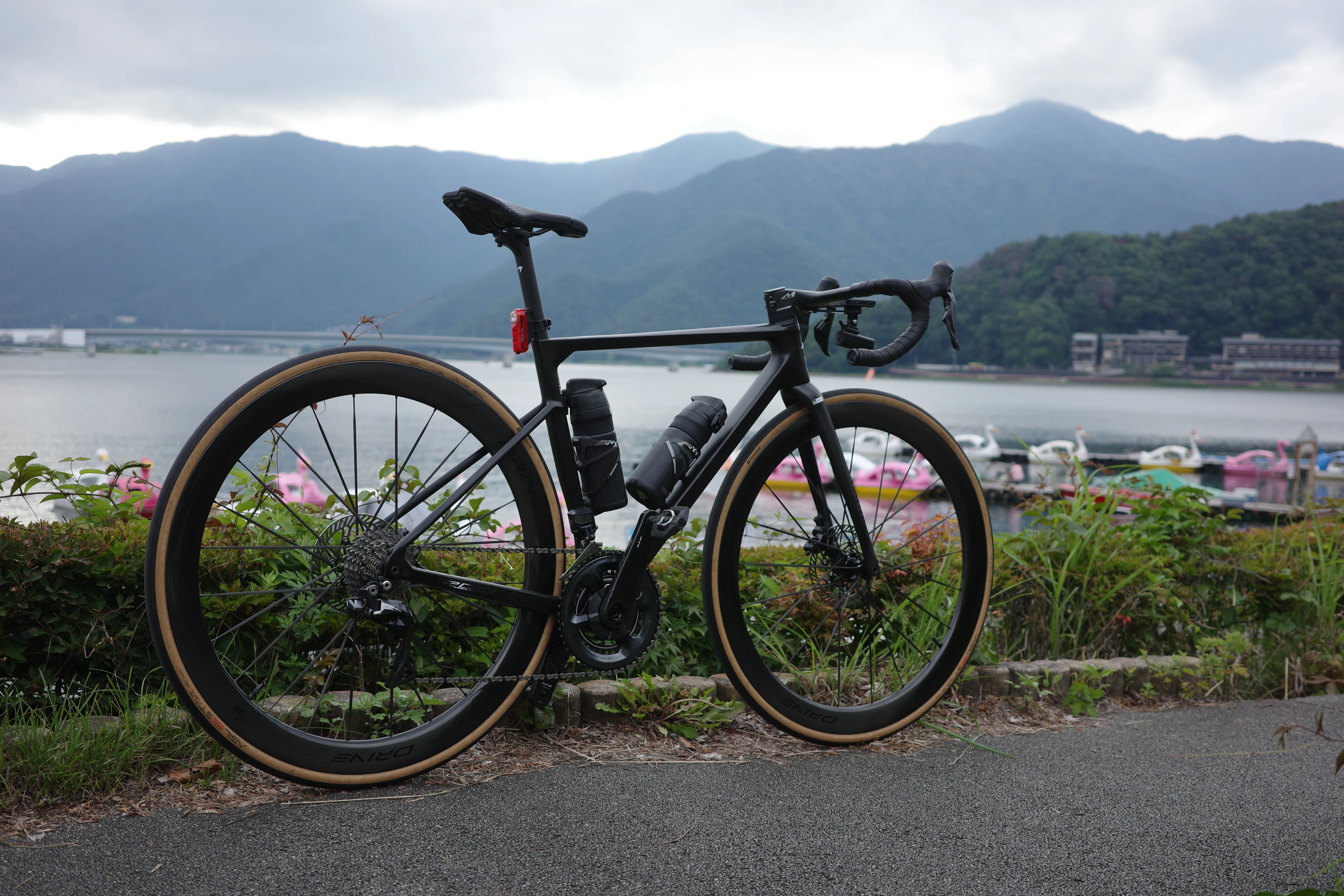 Dura-aceかUltegraくらいのものを持っていて不満がないならそのままで