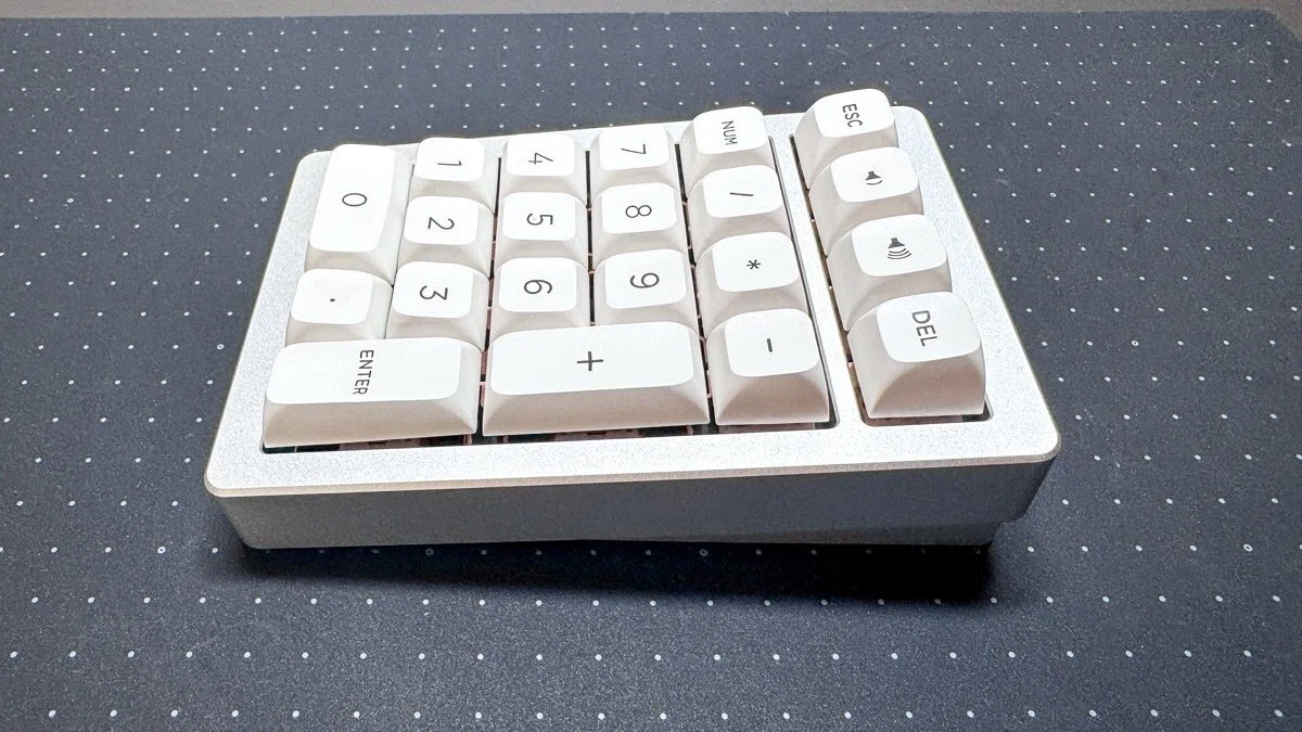 日本未発売の20キーテンキー「PANDA20」、静音スイッチ化したらかなり