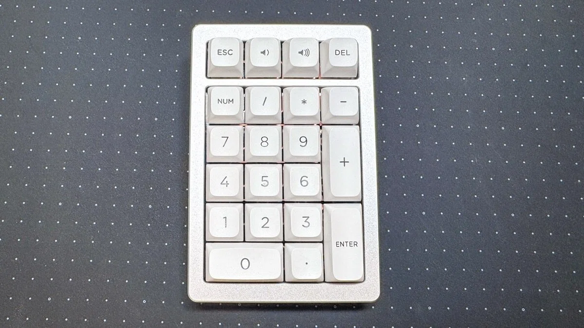 日本未発売の20キーテンキー「PANDA20」、静音スイッチ化したらかなり