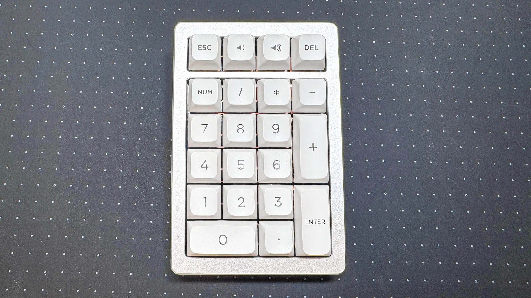 日本未発売の20キーテンキー「PANDA20」、静音スイッチ化したらかなり