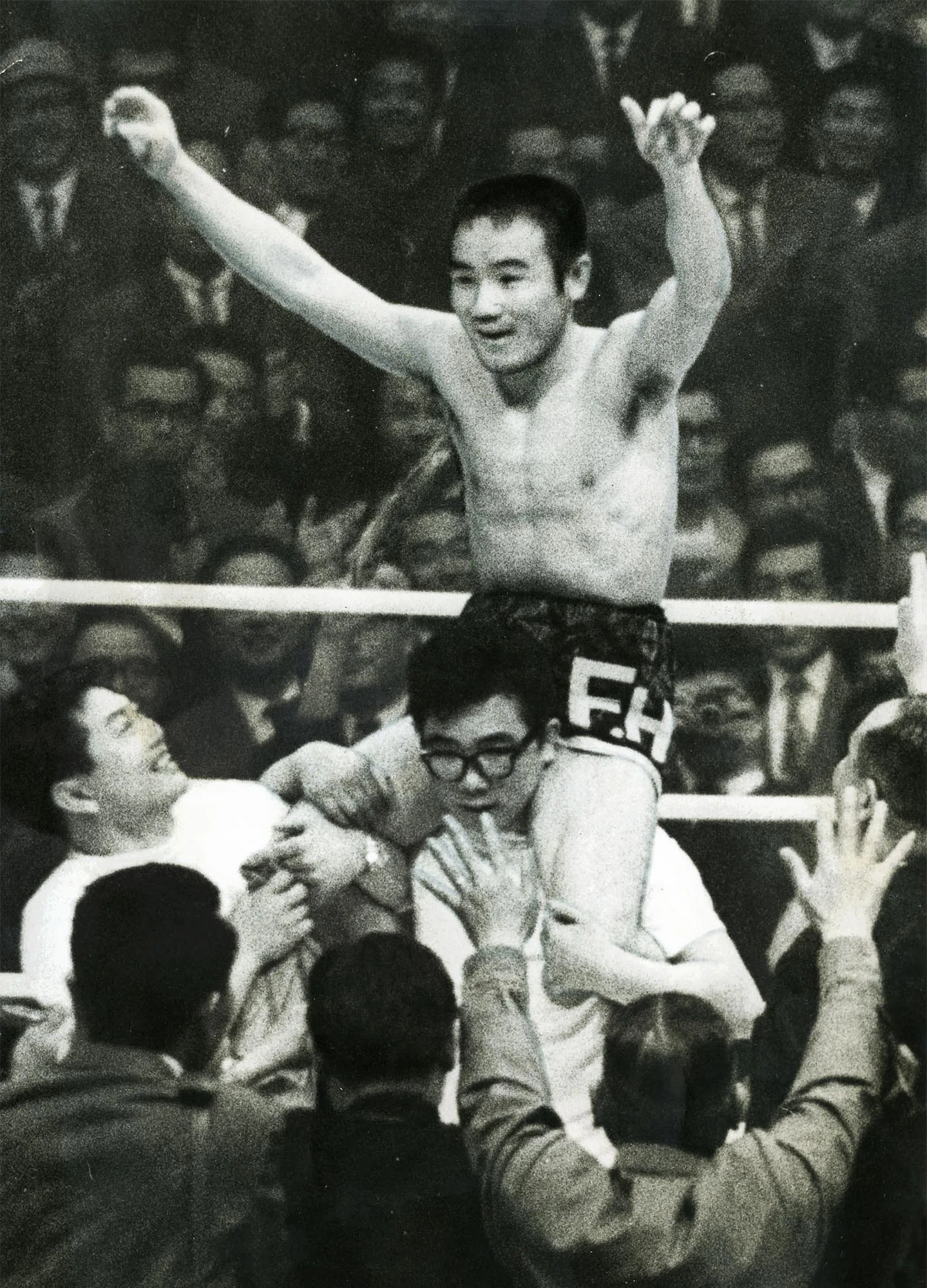 1962年初めての世界戦は「このヤロー」の思いでKOした【ファイティング