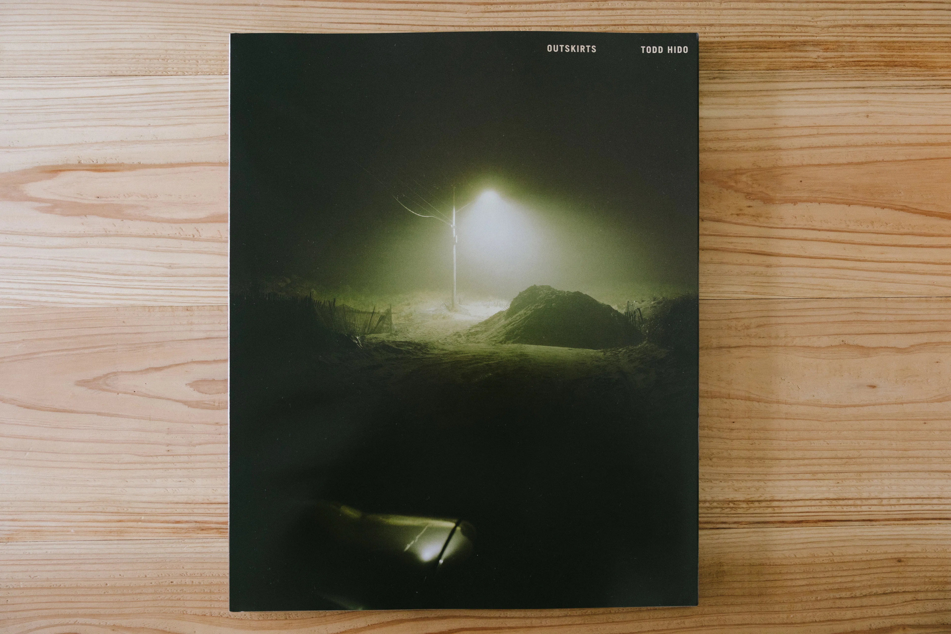 郊外という立ち位置］写真集を読む｜Todd Hido / Outskirts｜KAZIKR