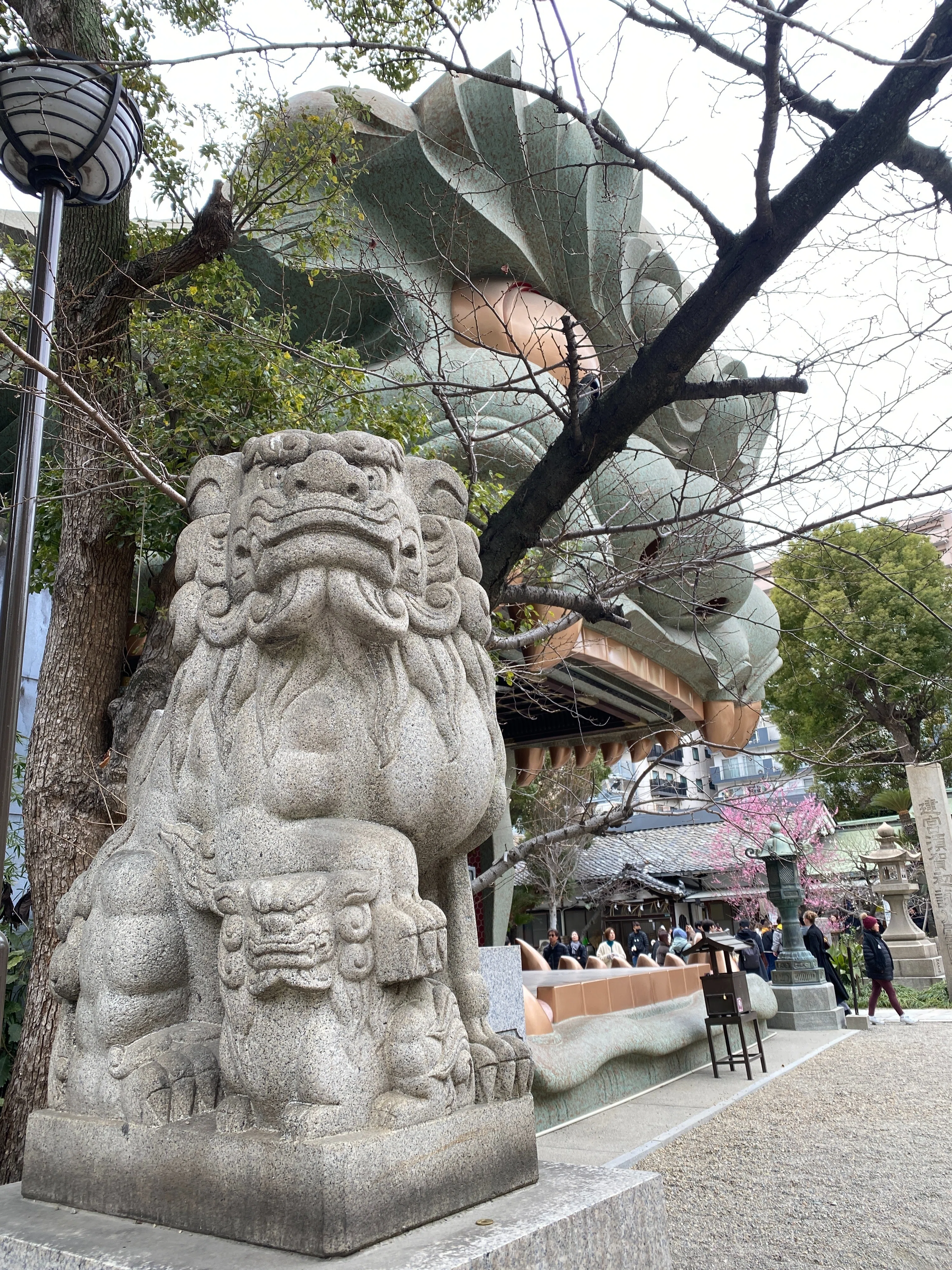 獅子とローズちゃんに会いに。 難波八阪神社と高島屋史料館（高島屋東