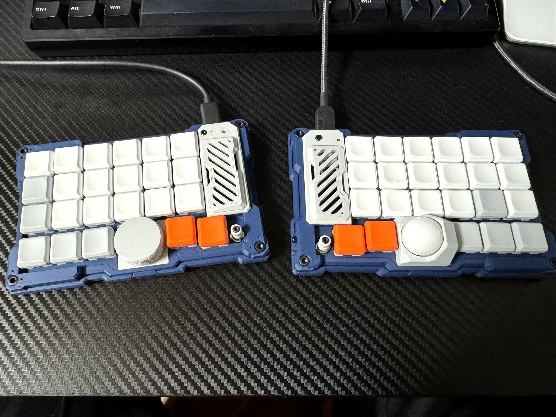ようやく出会えた。手を離さなくていいキーボード「MeKaBu」がすごく
