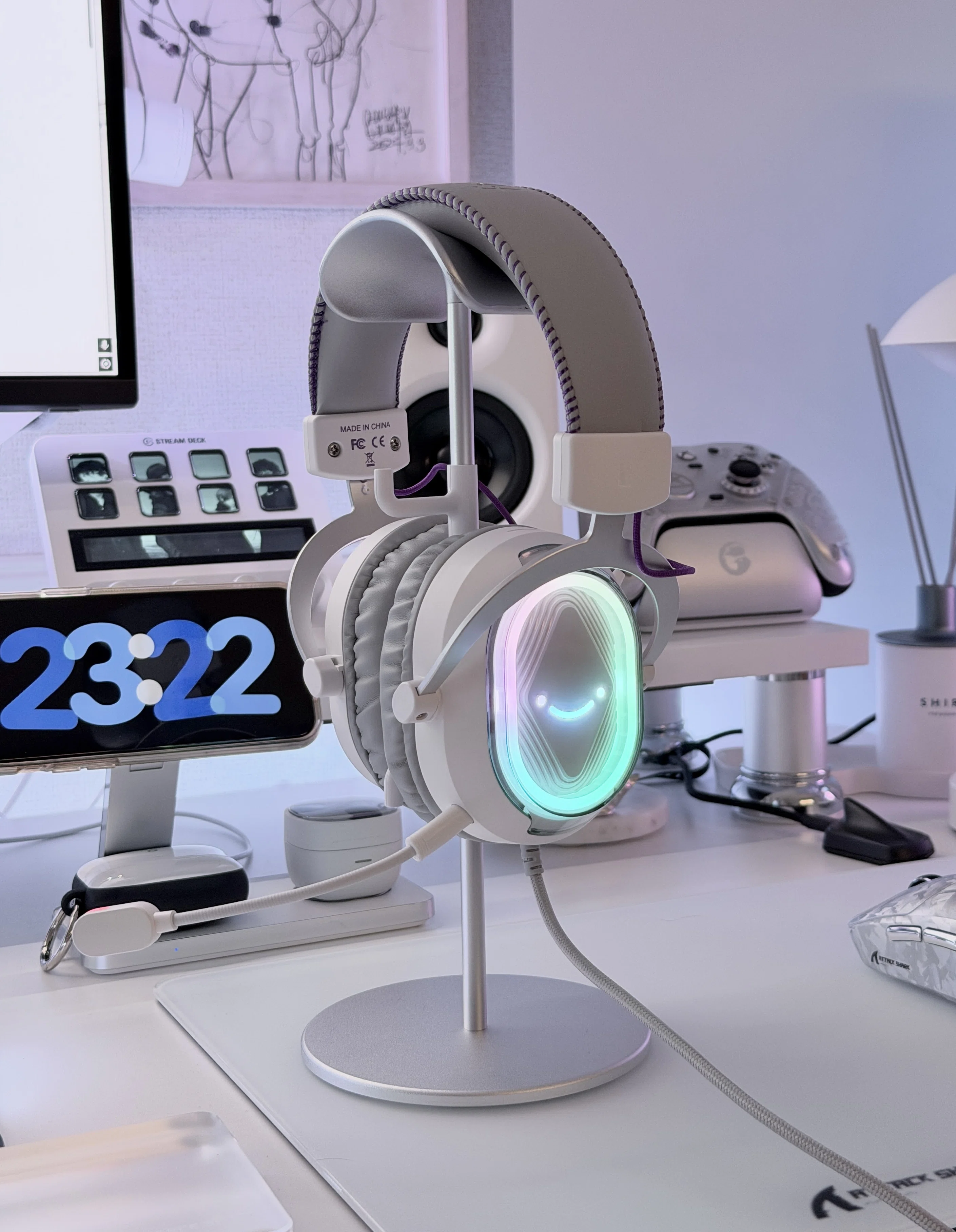 白くて、軽くて、1万円以下。白デスクに合う、ゲーミングヘッドセット