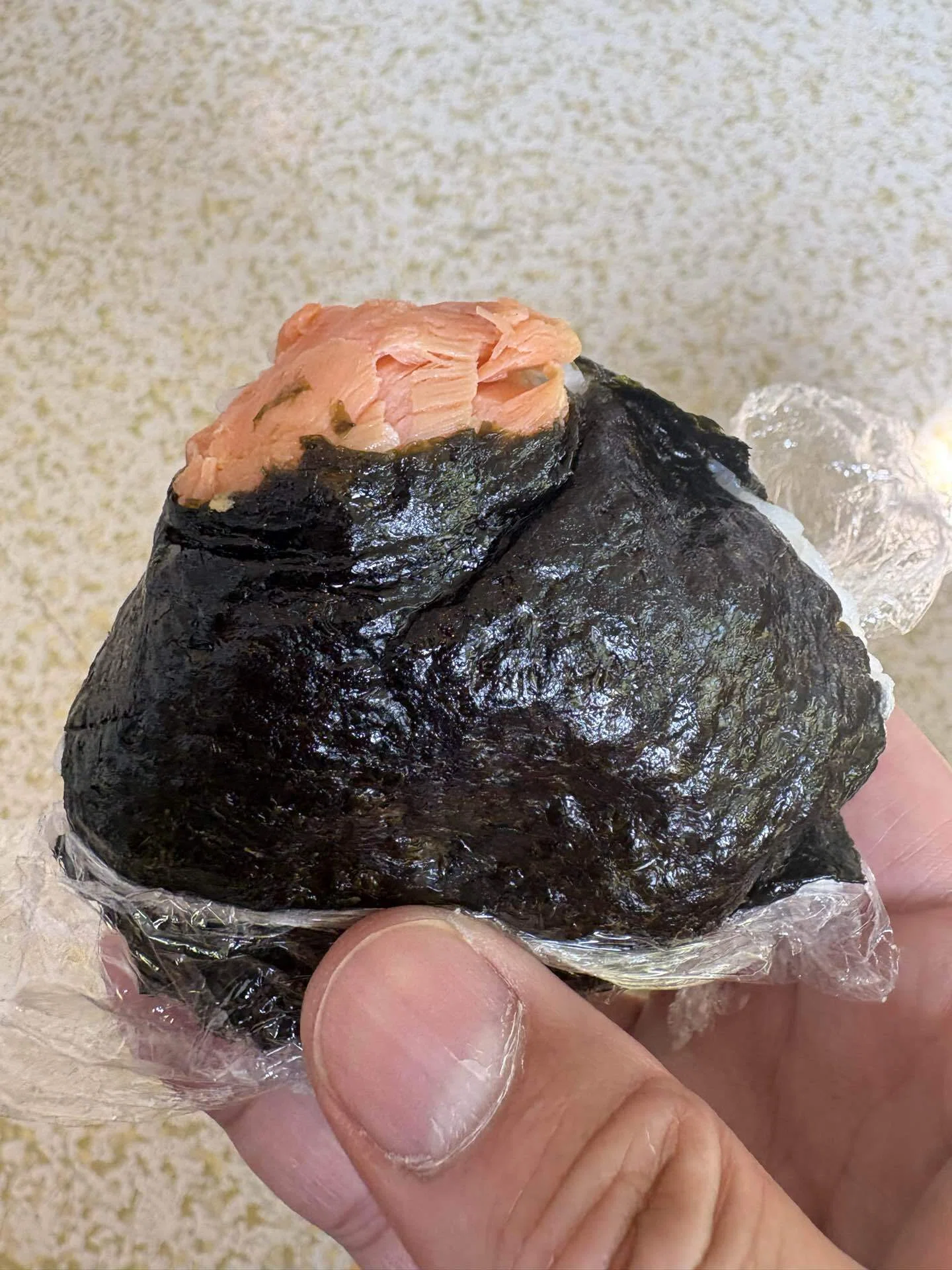 近頃のスーパーのおにぎりは、レベルが高いのである。｜ハスつか