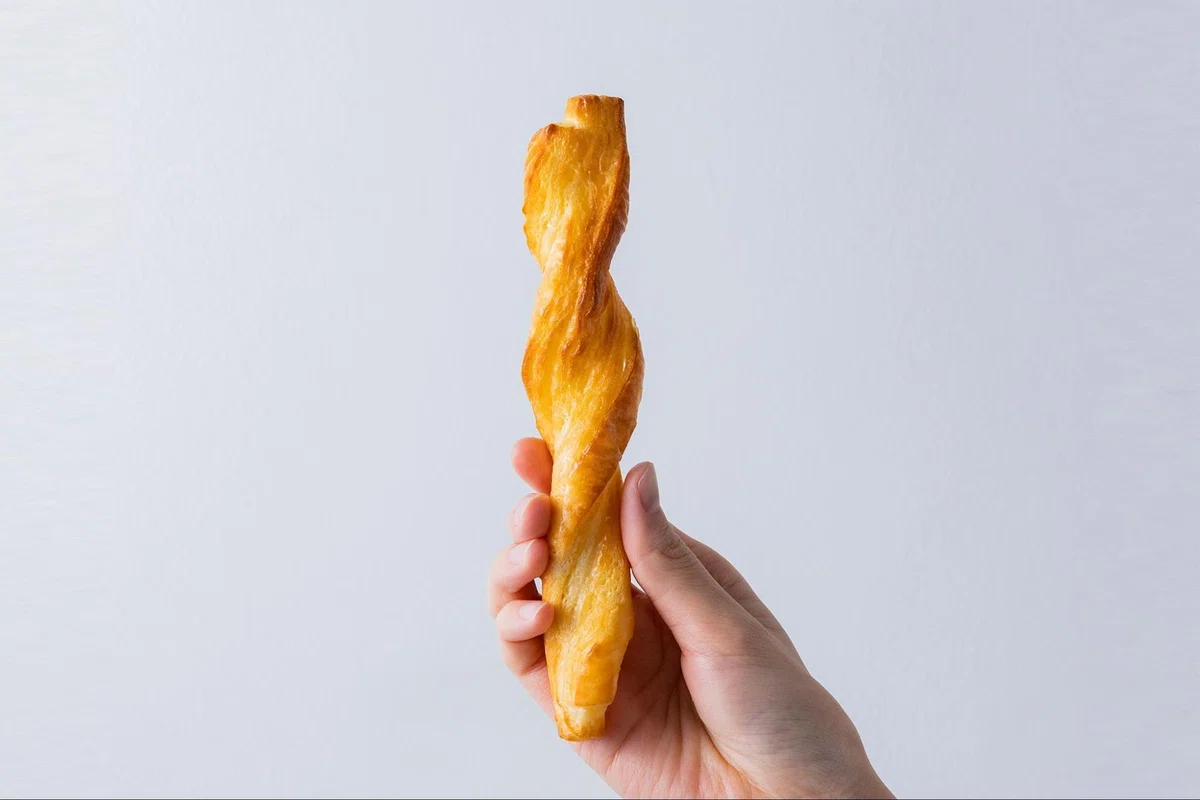 大阪のブランディング会社、Boneが手掛ける堀江のパン屋「ボーノベーカリ」のオリジナル商品「ボーのクロワッサン」の画像