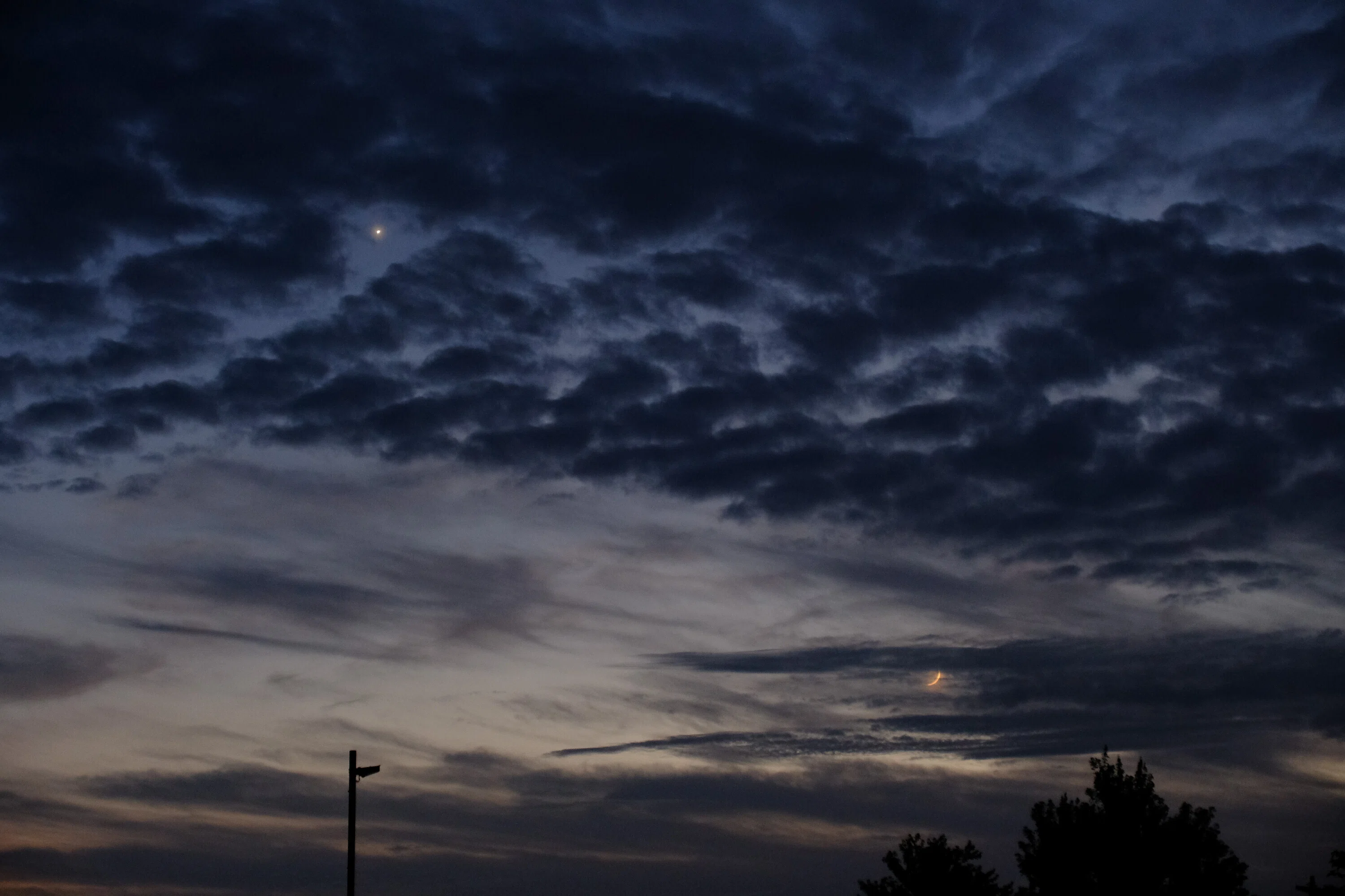 月齢2.4の細い月と金星｜MRYM