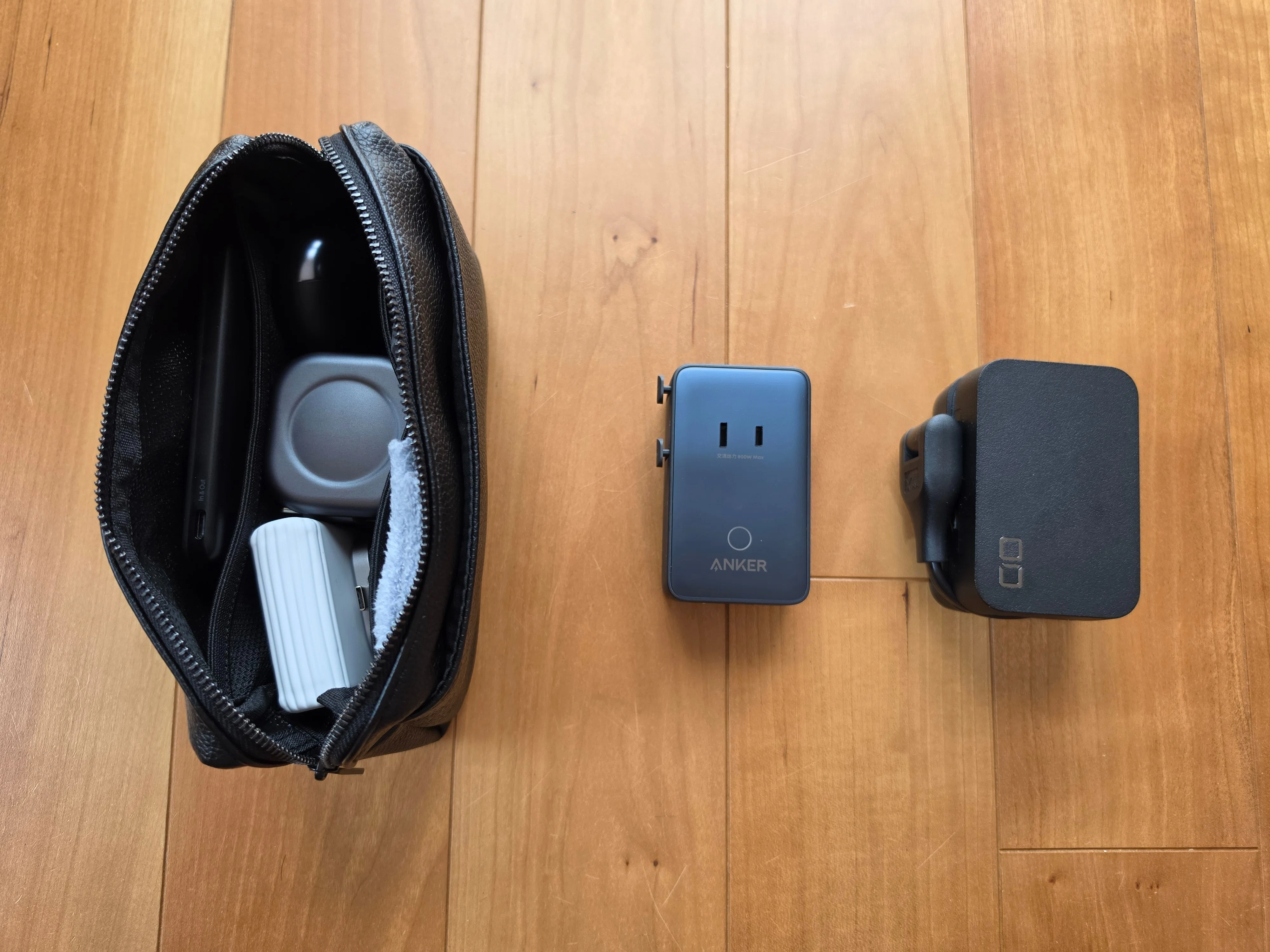 Anker ワイヤレスイヤホン　ガジェットポーチセット Anker Style Pouch レビュー｜飛行機での出張にも安心。難燃素材を採用