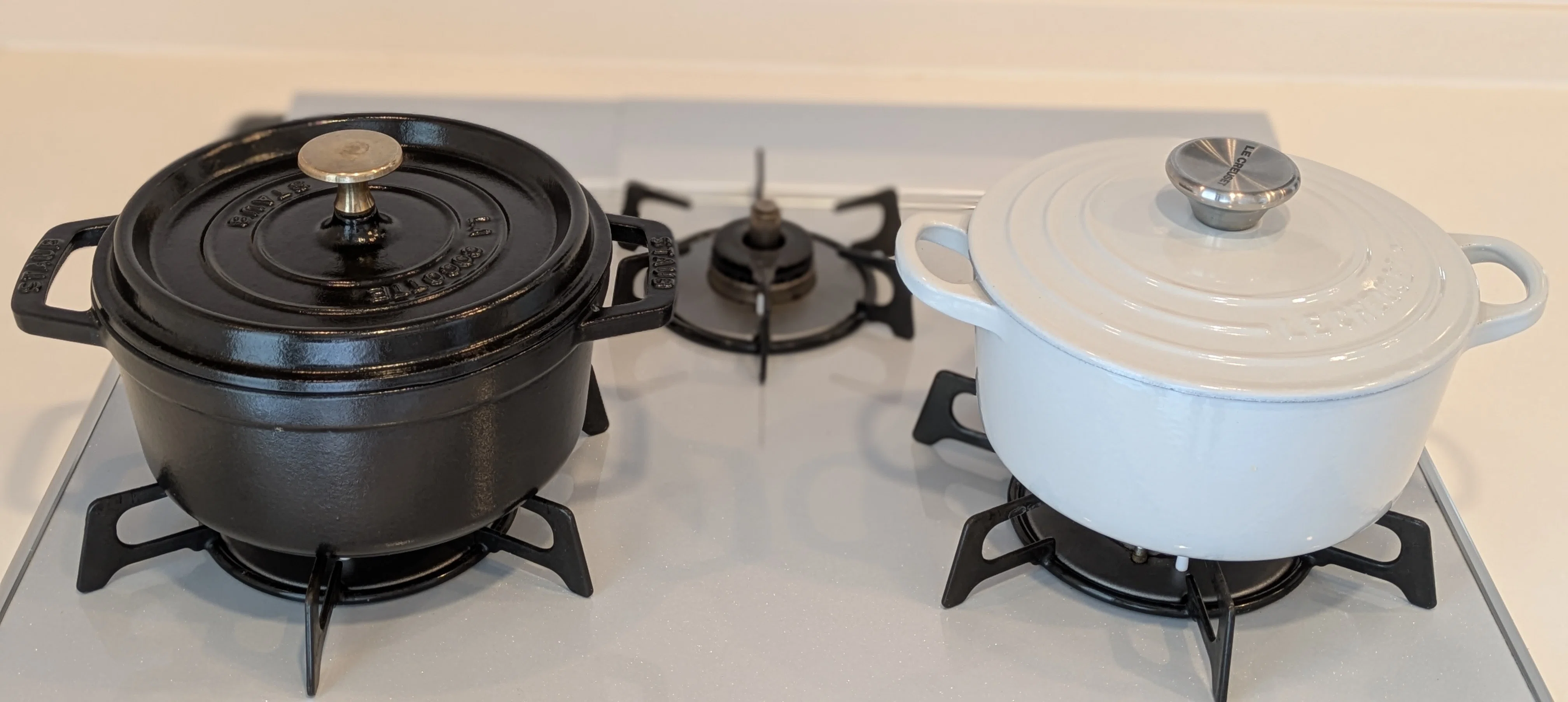 ストウブとル・クルーゼはどう違う？3週間、同じ料理を作り比べて