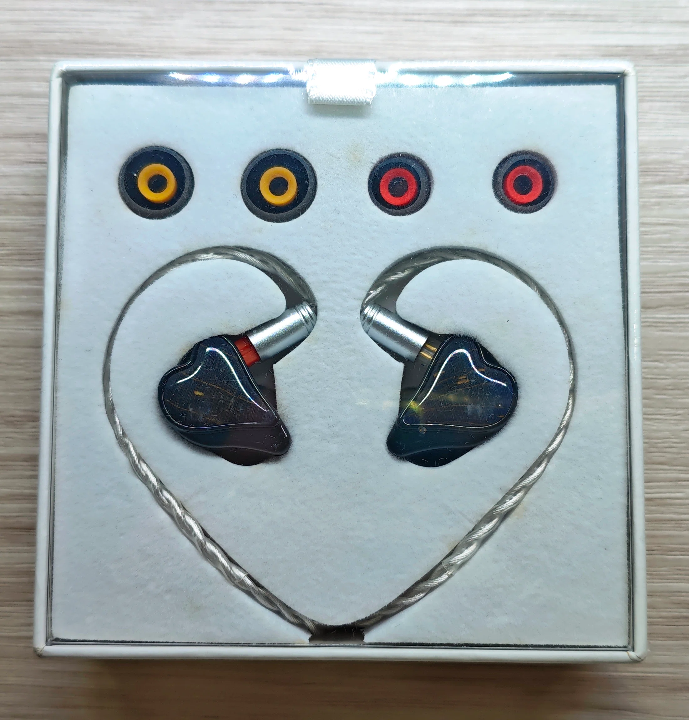 イヤホン GEEKWOLD GK12 Ultra 2DD 2BC 1BA 1PD □ GEEK WOLD GK12 Ultra 紹介｜イヤホンジャックと豆🐒@ポタオデ