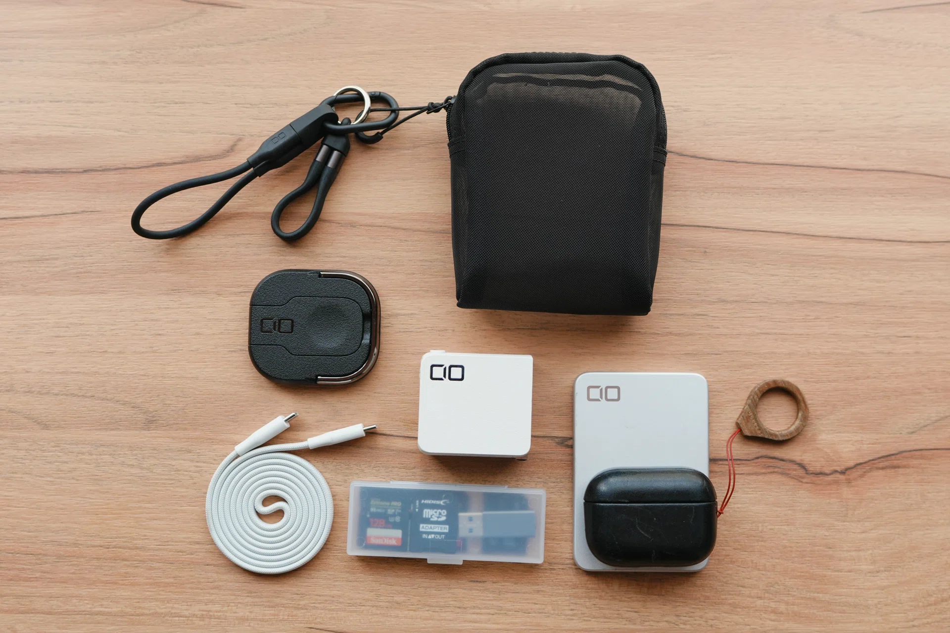 Organizing cluttered small items with MUJI. The 'just right' storage ...