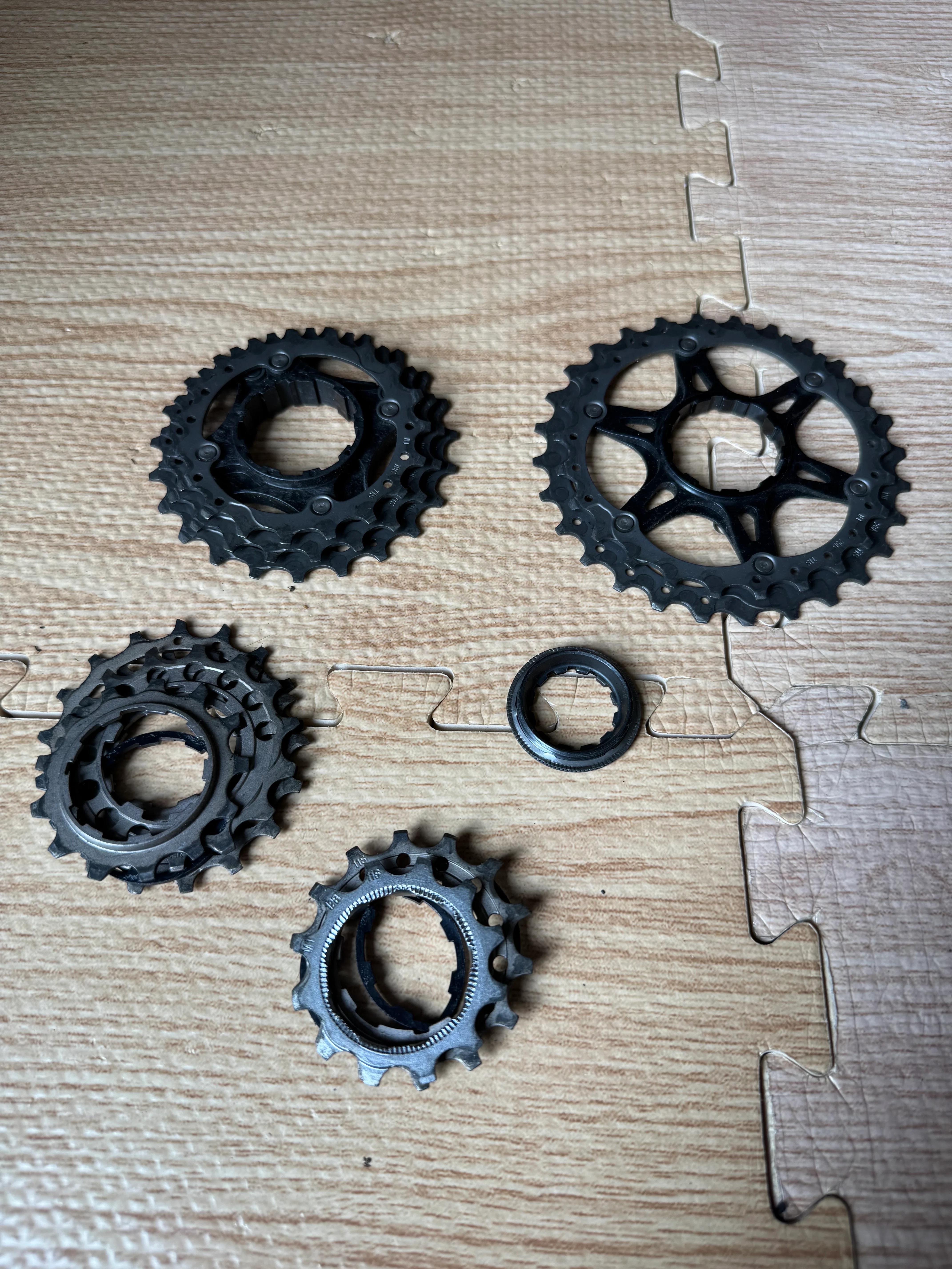 ディスクロードバイクを組む⑦ホイールにスプロケをつける｜勝浦かつ
