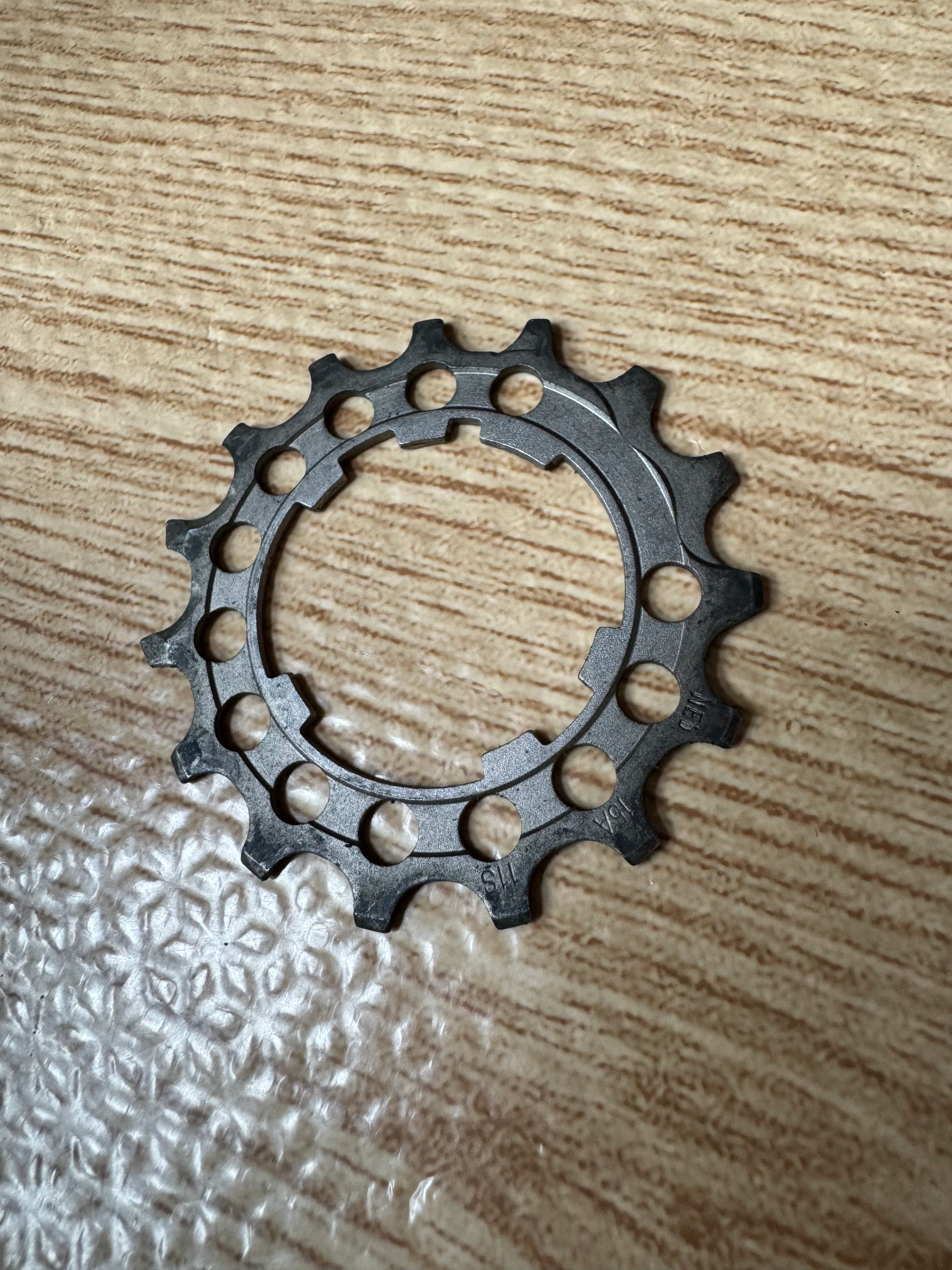 ディスクロードバイクを組む⑦ホイールにスプロケをつける｜勝浦かつ