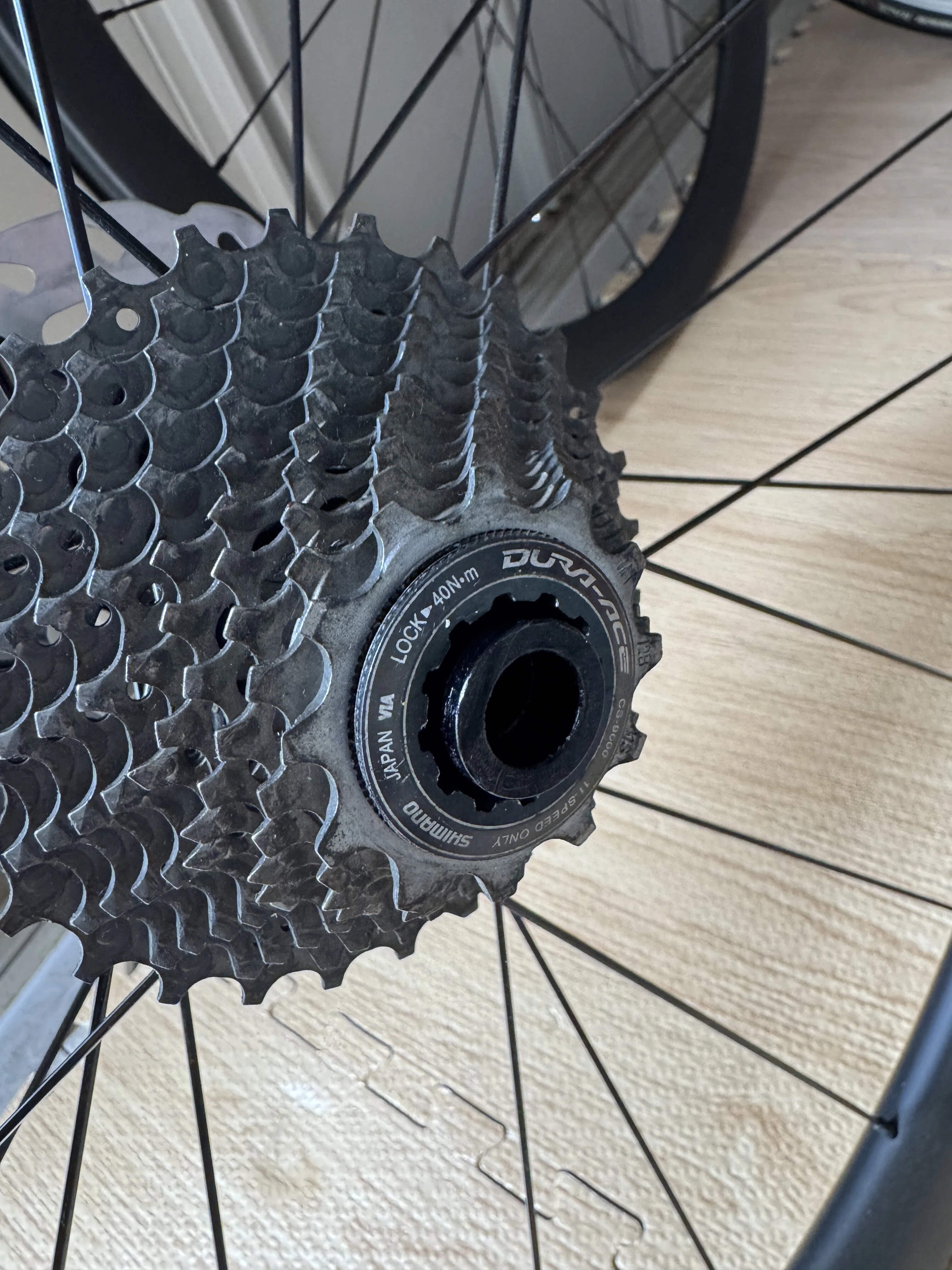 ディスクロードバイクを組む⑦ホイールにスプロケをつける｜勝浦かつ