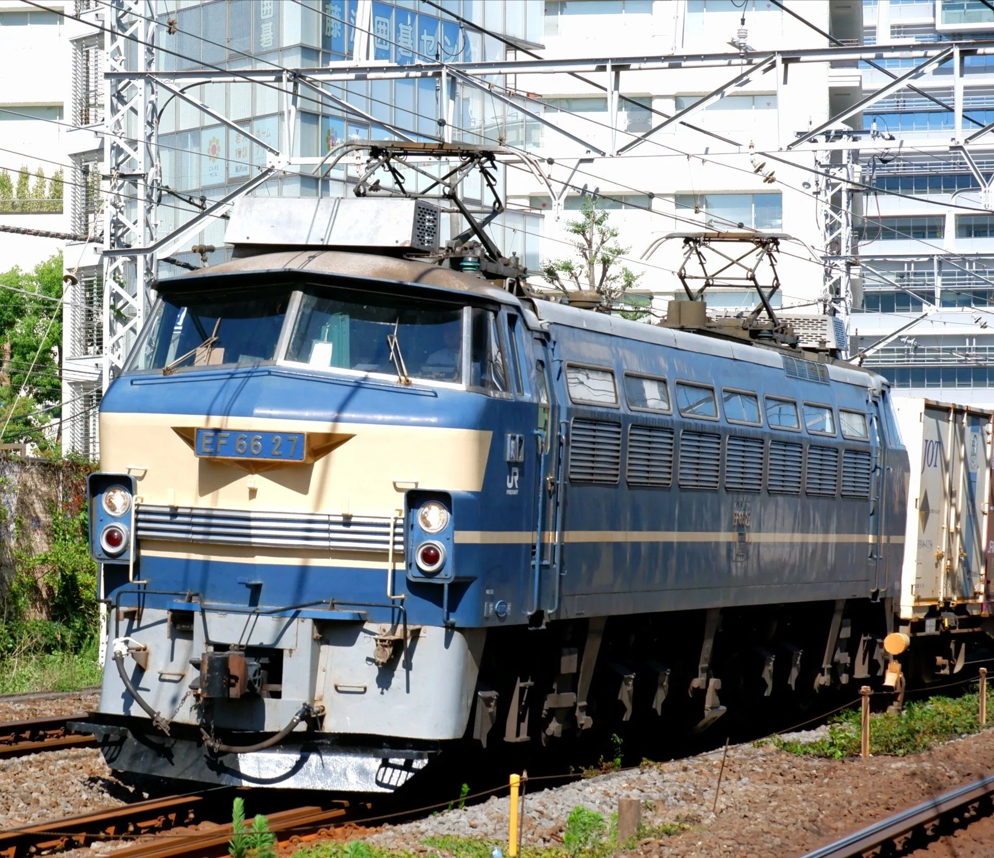 EF66 100番台とEF66 27の記憶──実際に撮影した写真で綴る、それぞれ