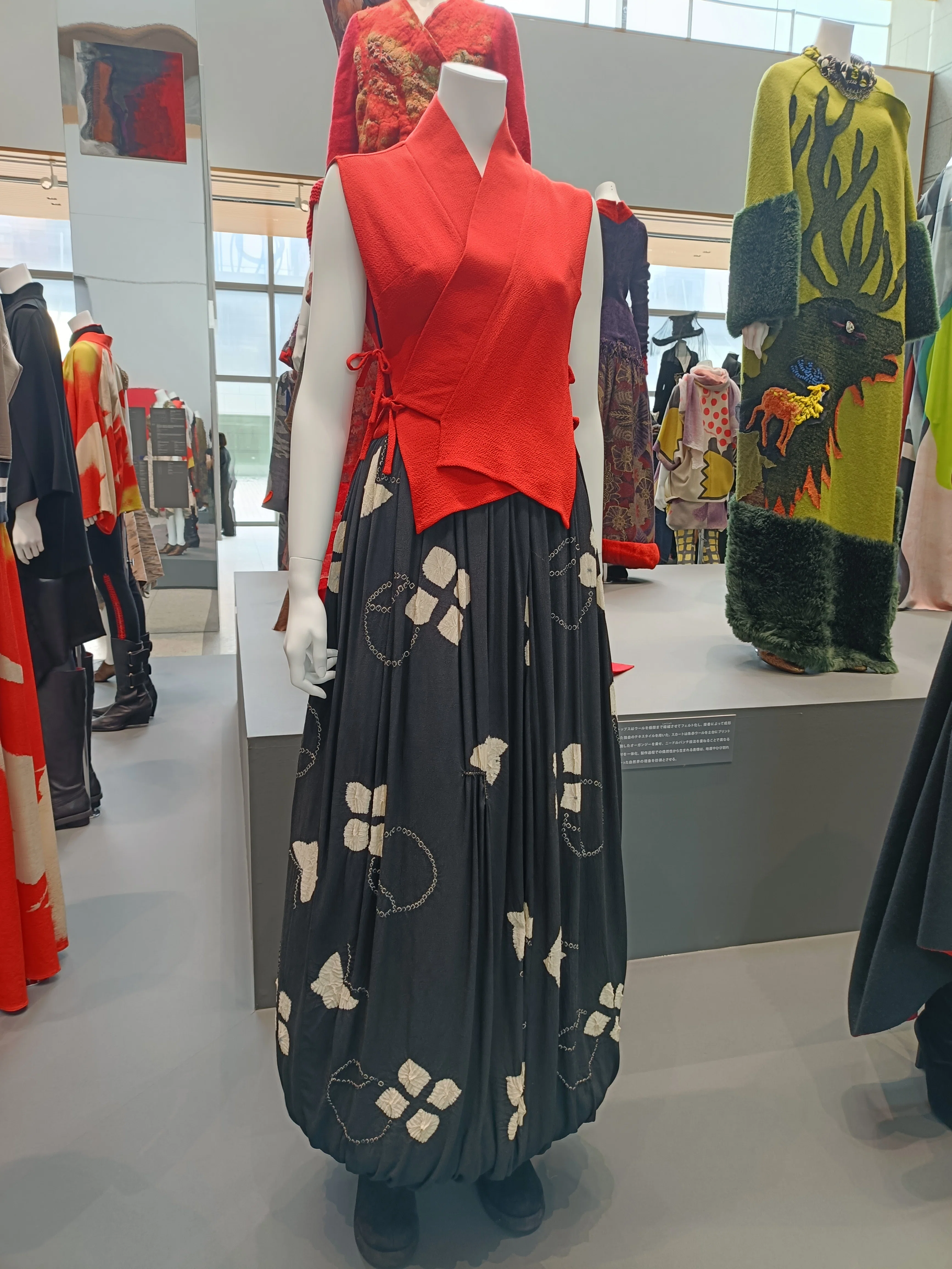 Remembering 30 years ago at the Hiroko Koshino exhibition.｜カニ