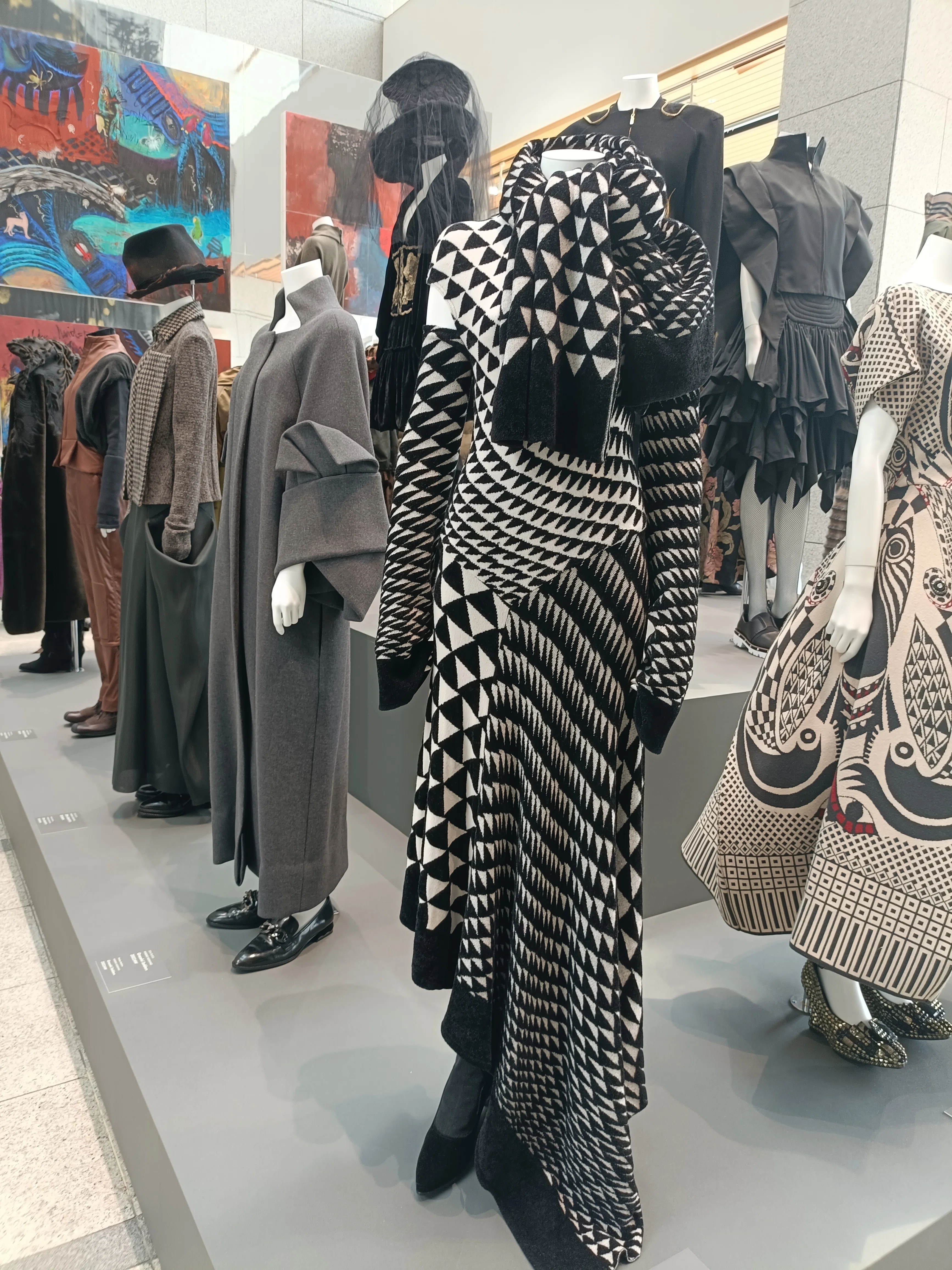 Remembering 30 years ago at the Hiroko Koshino exhibition.｜カニ
