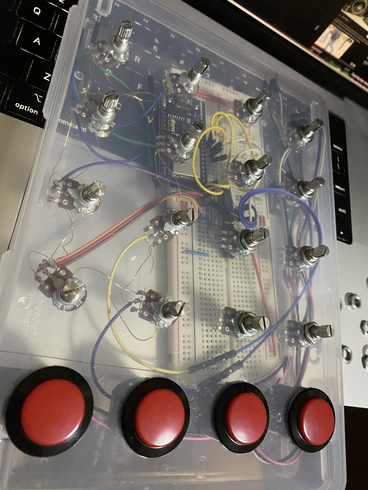 自作 プリセット可能なBBDアナログディレイ MIDI制御、WiFi接続可能 約1000円でツマミまみれのMIDIコントローラを自作した｜グリー
