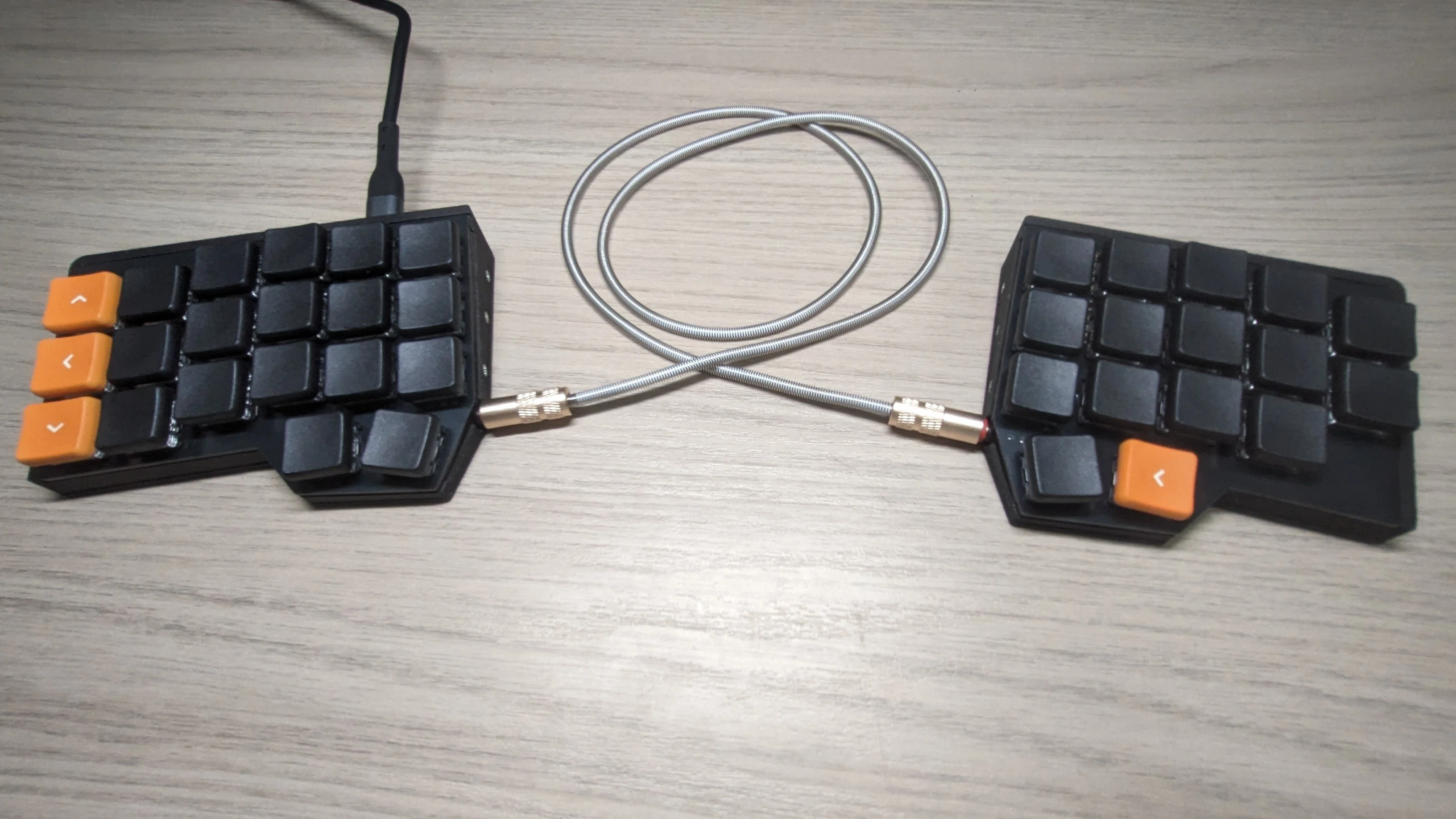 自作キーボードでマイコンを基板裏に隠す方法｜赤い洗面器