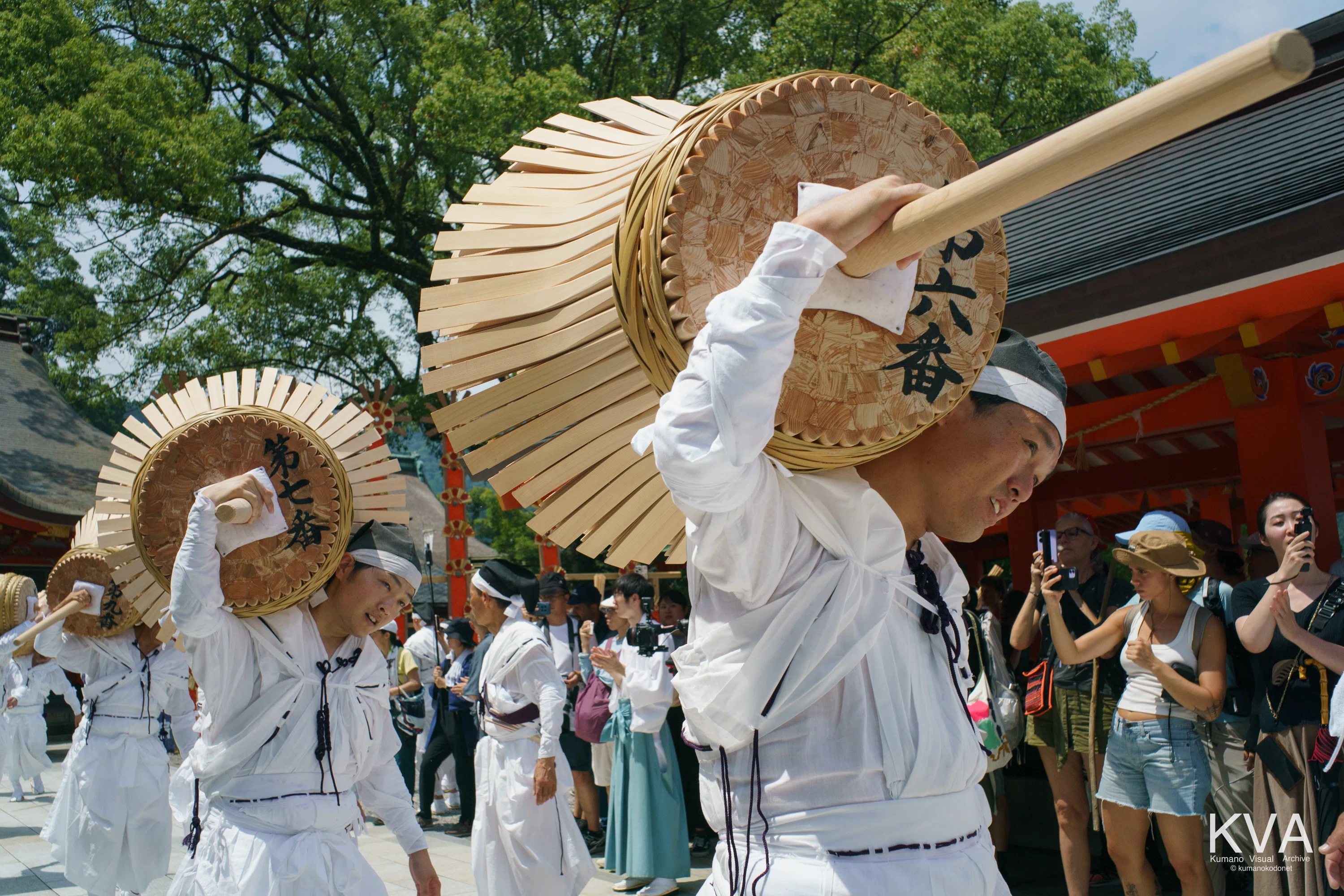 炎と煙が舞う日。2026年「那智の扇祭り」｜KVA | kumanokodonet