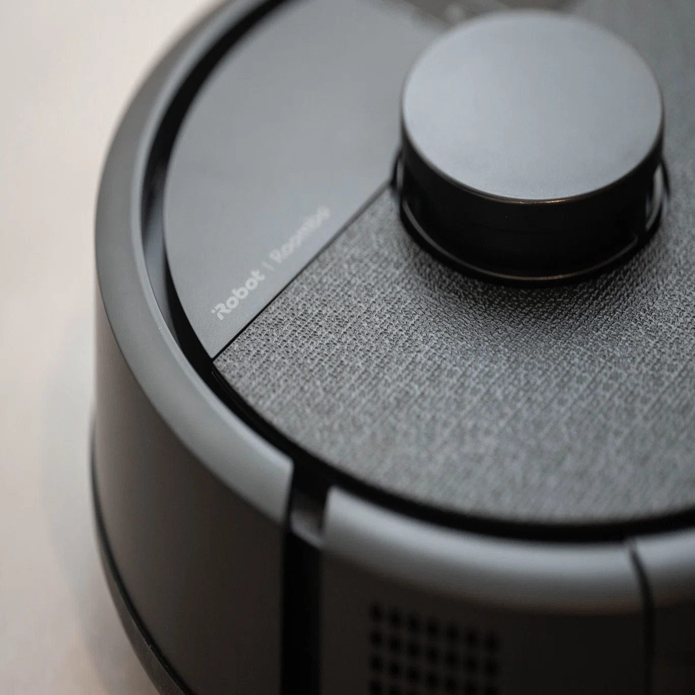 ルンバ ミニは小さくても優秀！極小ロボット掃除機「Roomba Mini